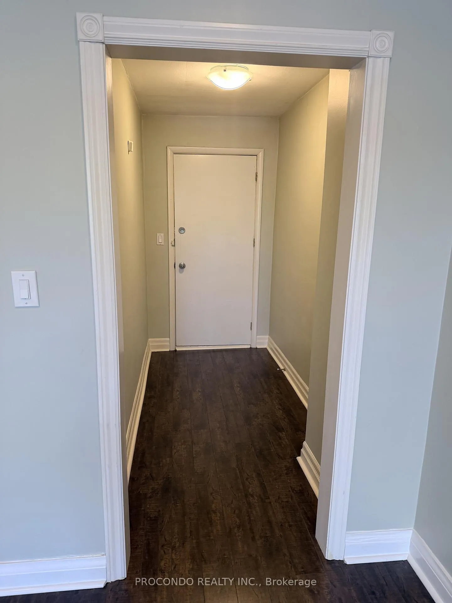Photo 4 of Unit Upper Unit 1, 287 Lakeshore Road E, Mississauga, Port Credit — HOMEH