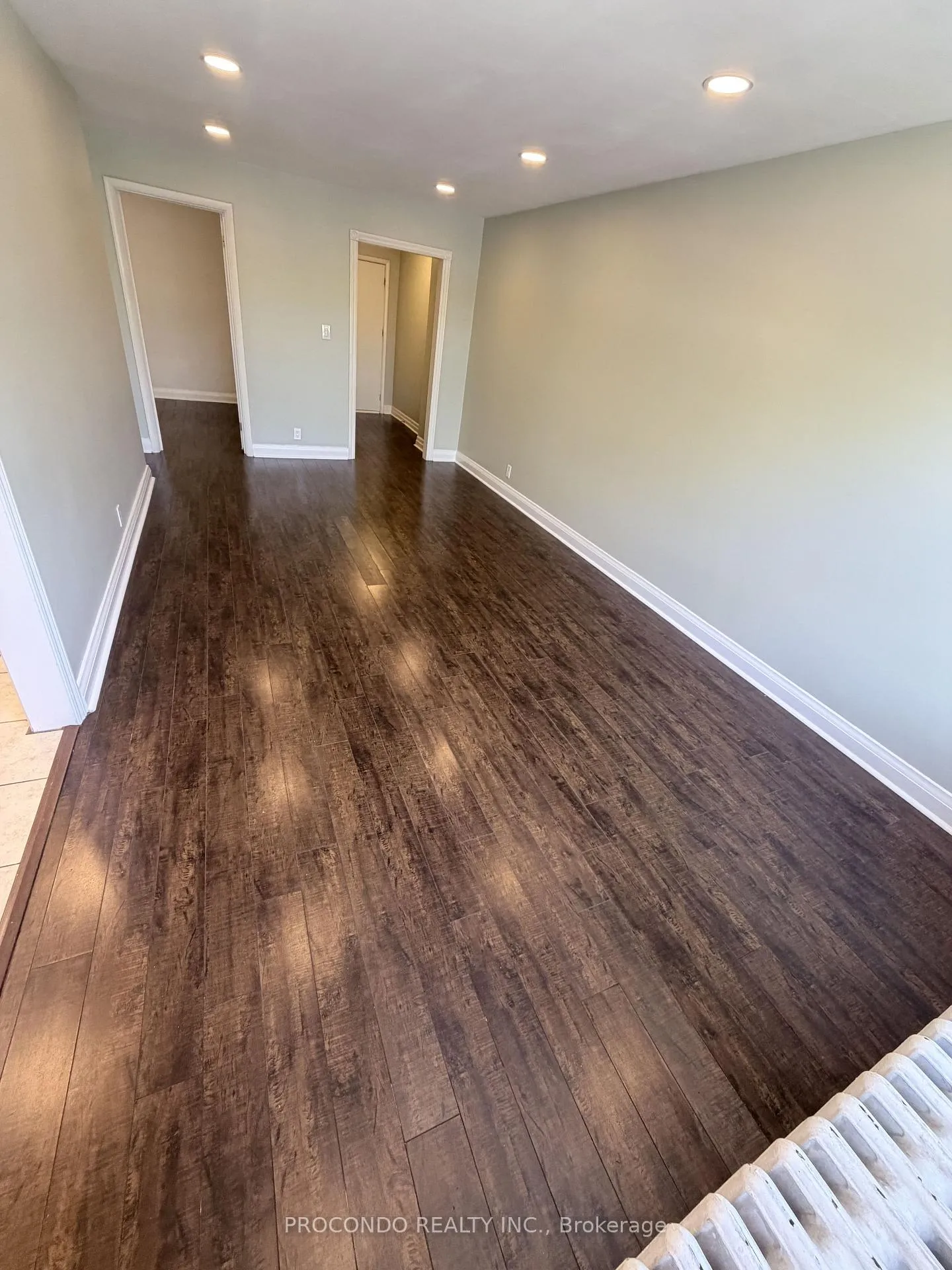 Photo 5 of Unit Upper Unit 1, 287 Lakeshore Road E, Mississauga, Port Credit — HOMEH