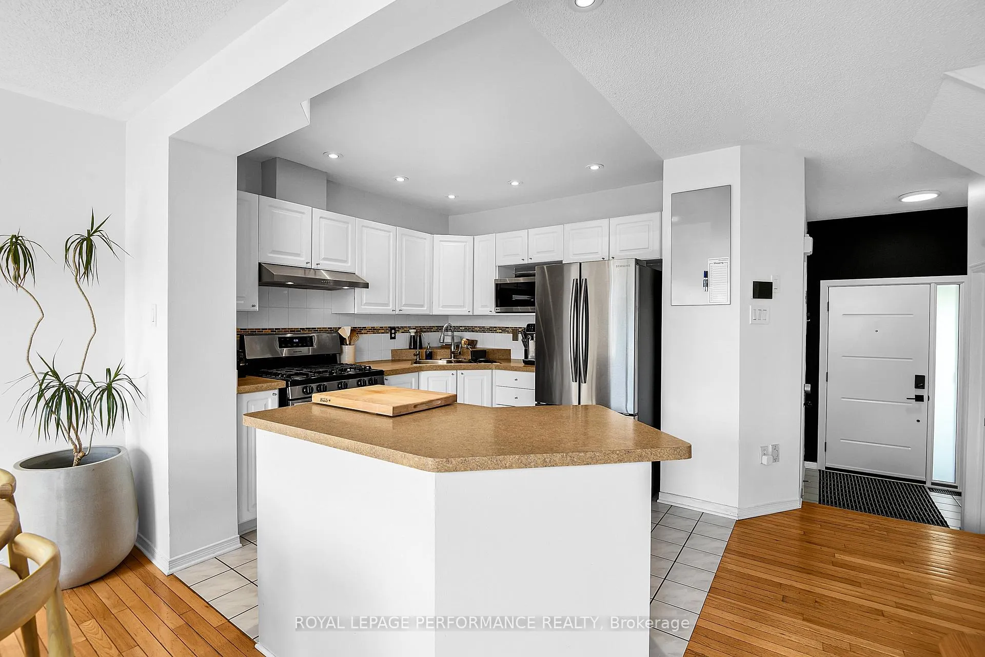 Photo 11 of 4310 Sunwood Crescent, Ottawa, Carson Grove — HOMEH