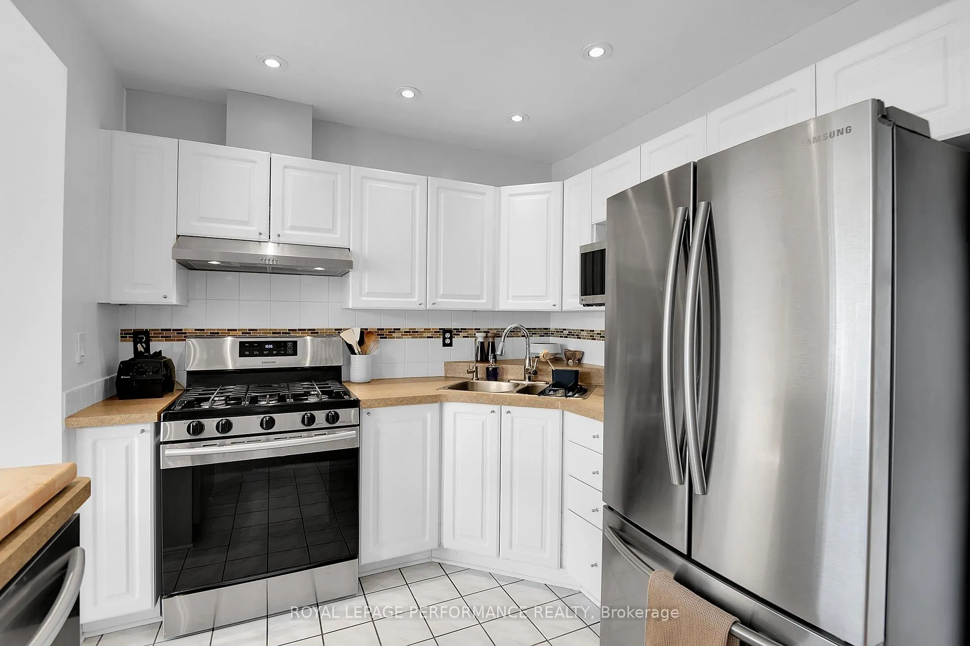 Photo 12 of 4310 Sunwood Crescent, Ottawa, Carson Grove — HOMEH