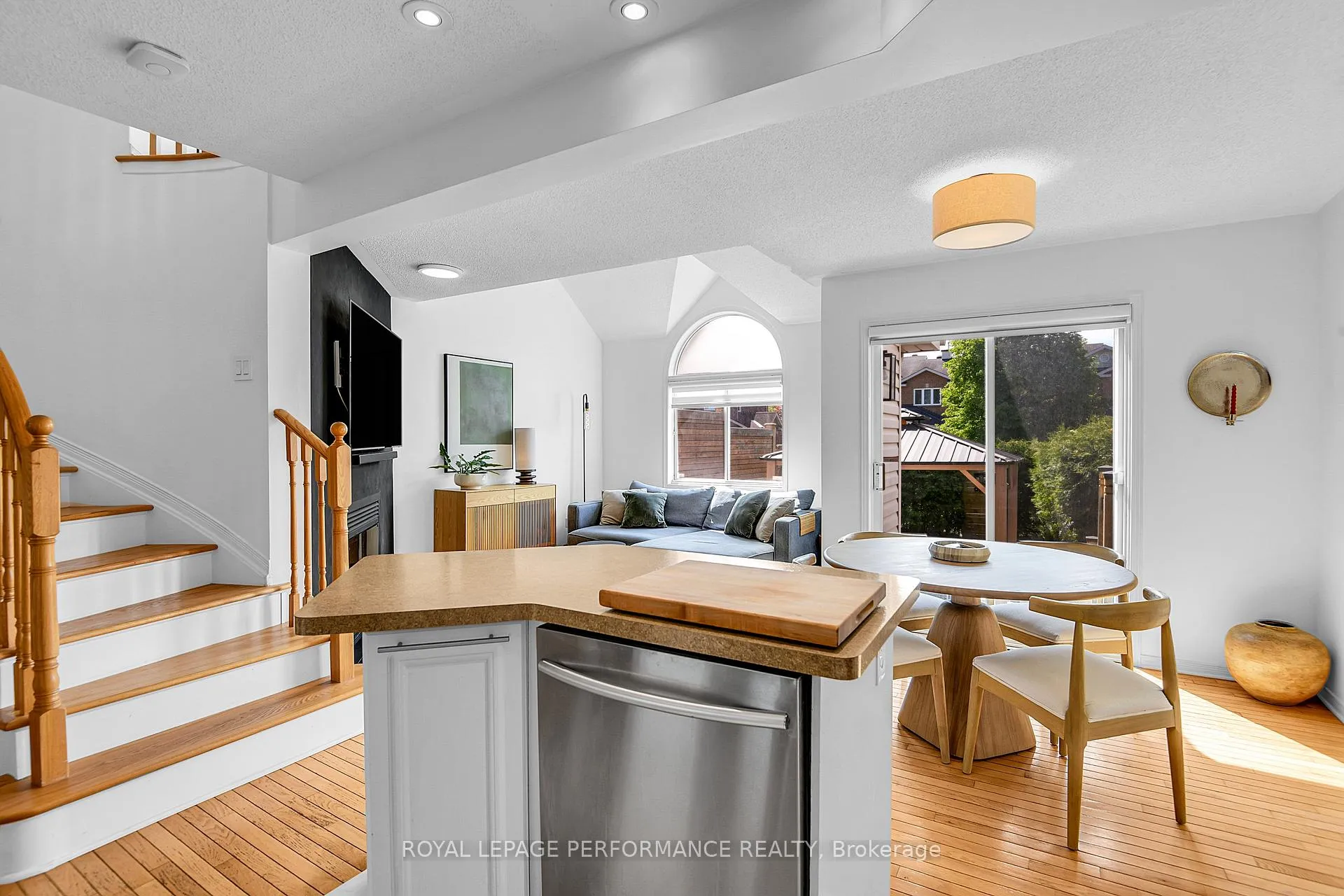 Photo 13 of 4310 Sunwood Crescent, Ottawa, Carson Grove — HOMEH