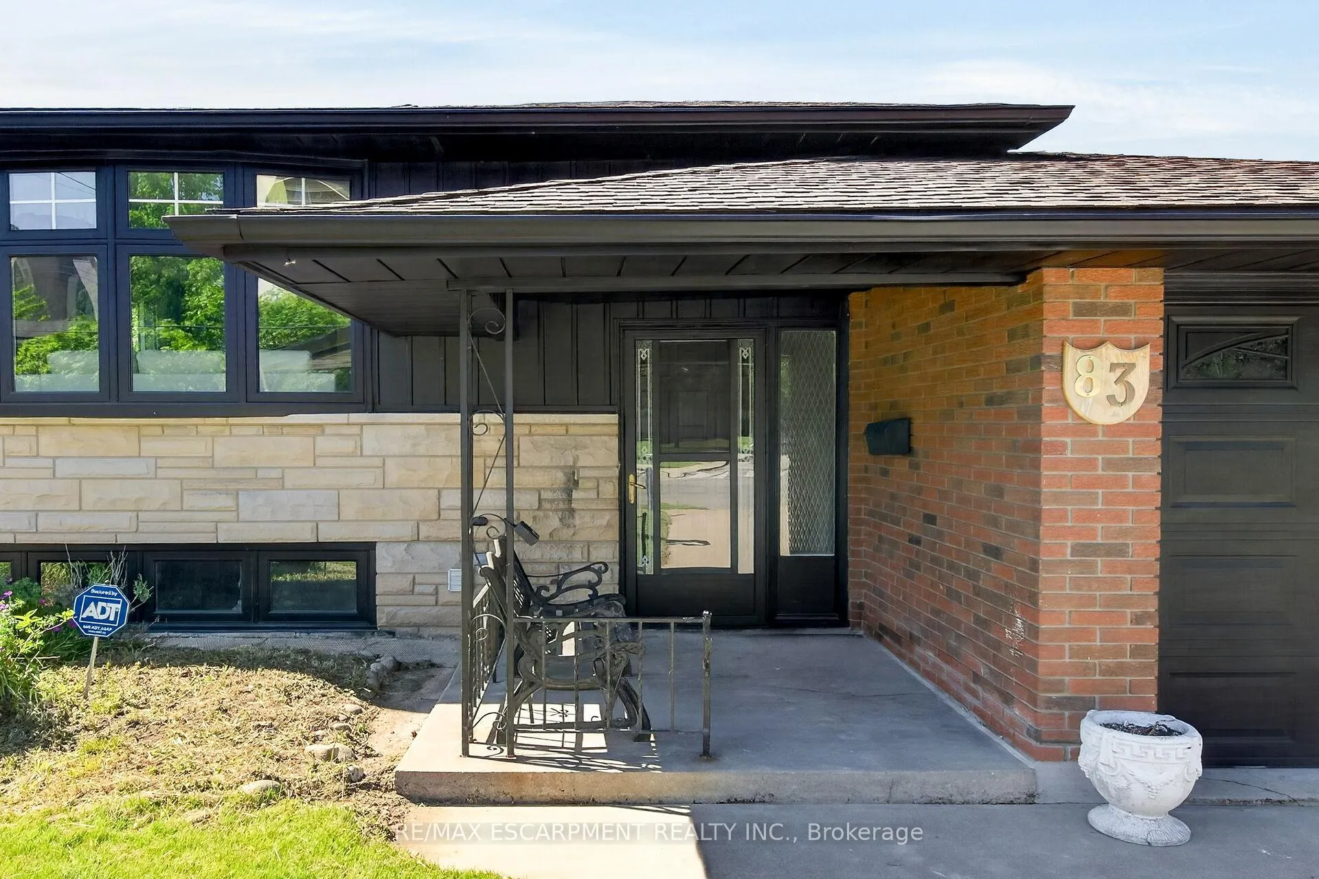Photo 2 of 83 Riverdale Drive, Hamilton, Riverdale — HOMEH