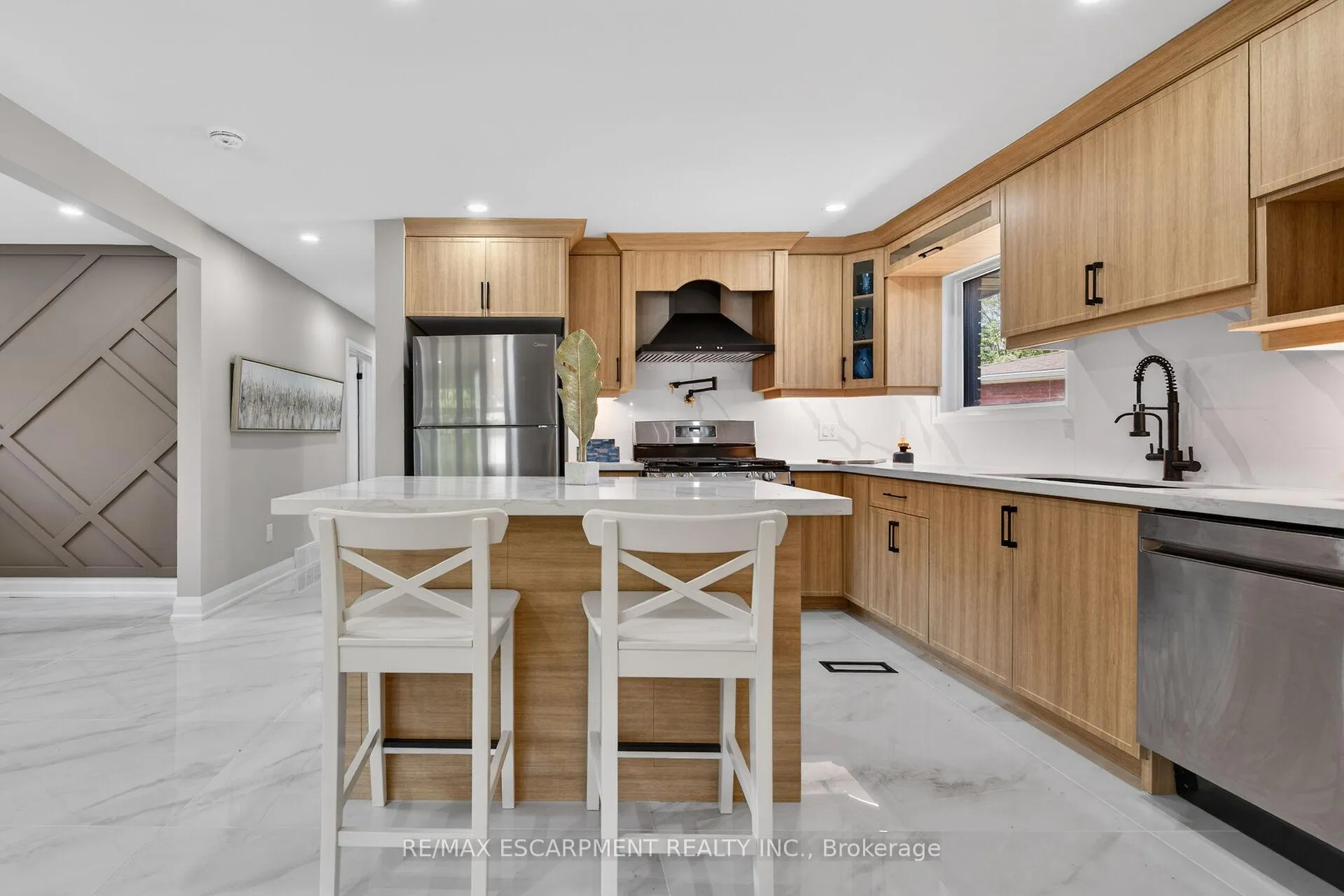 Photo 5 of 83 Riverdale Drive, Hamilton, Riverdale — HOMEH