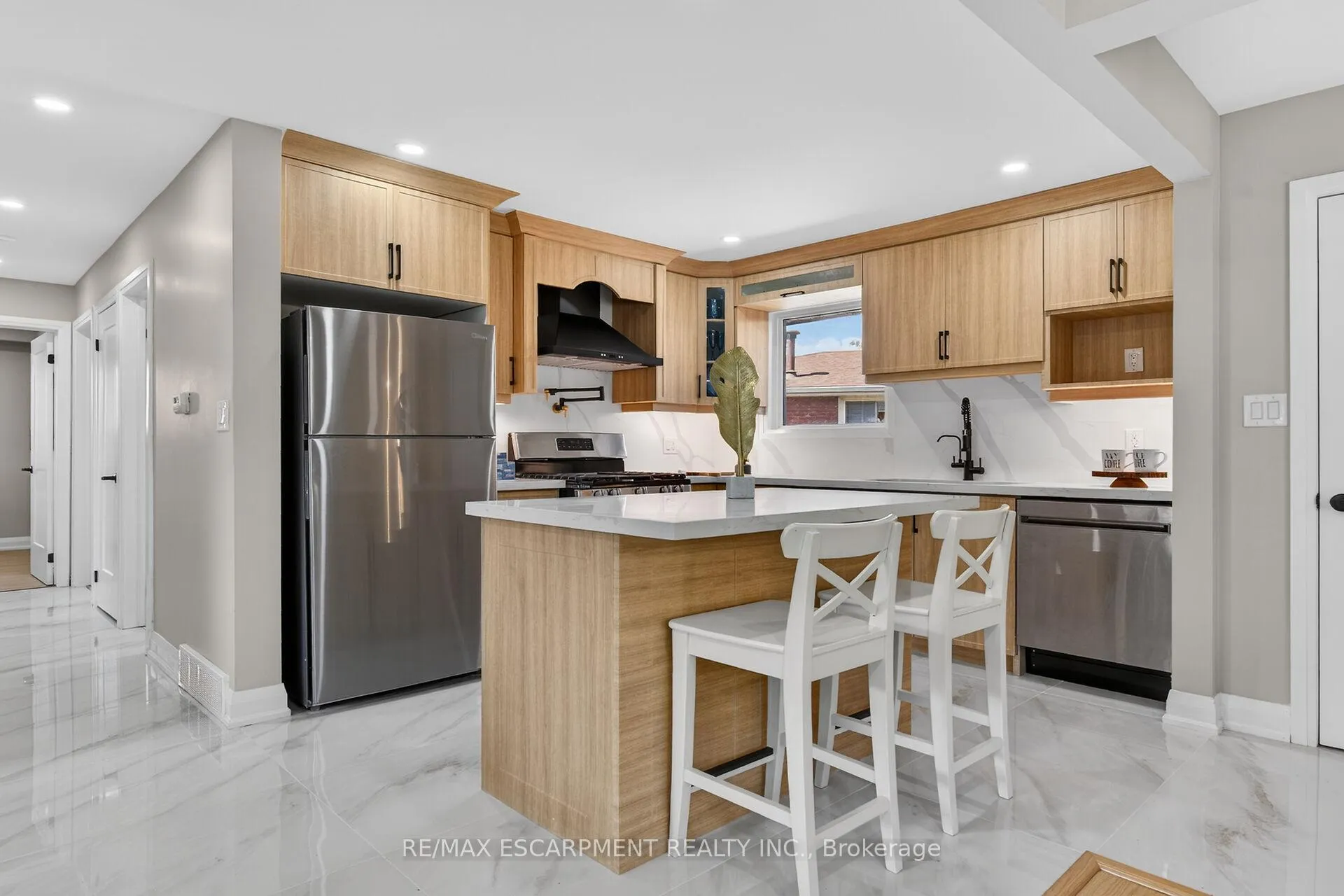 Photo 6 of 83 Riverdale Drive, Hamilton, Riverdale — HOMEH