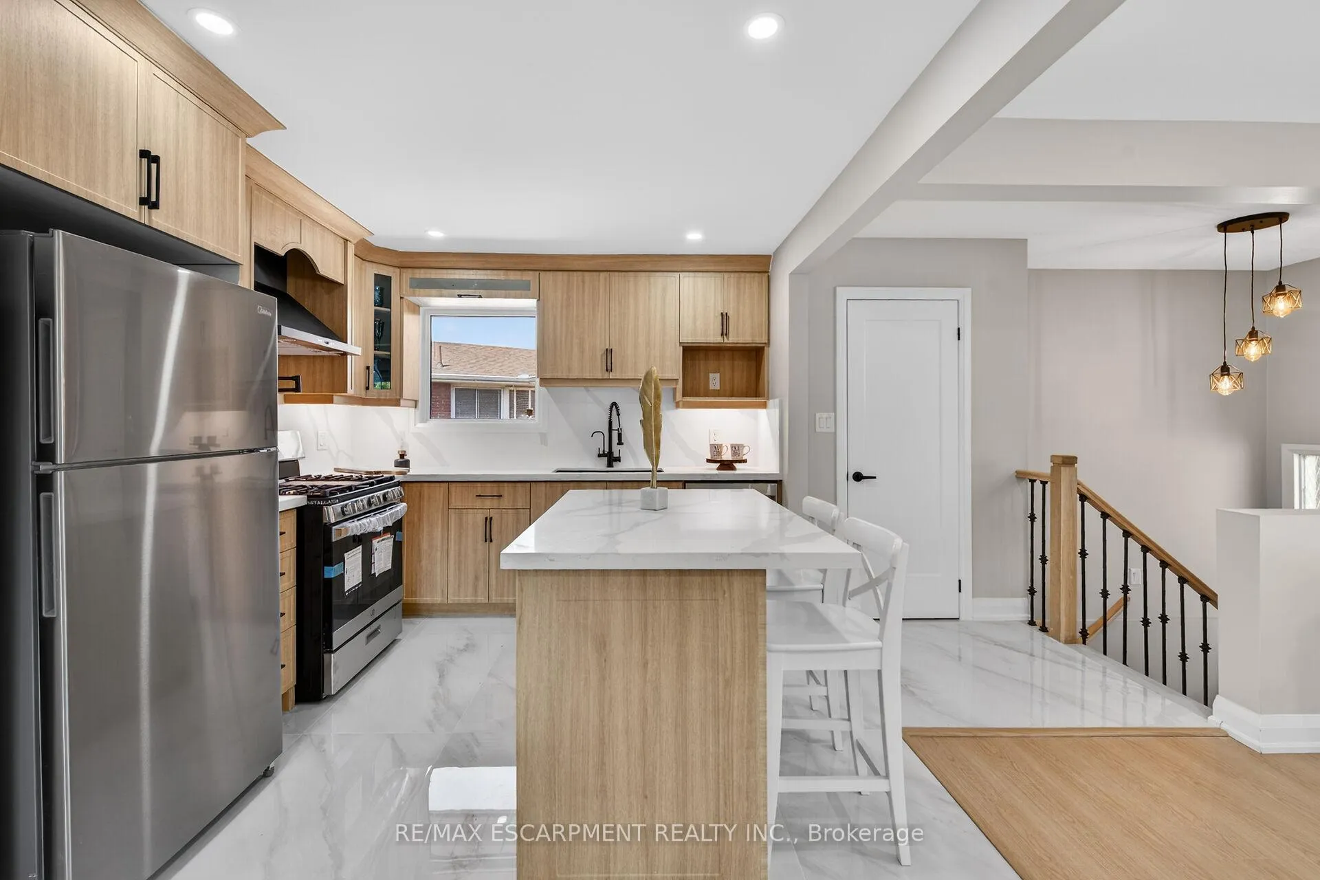 Photo 7 of 83 Riverdale Drive, Hamilton, Riverdale — HOMEH