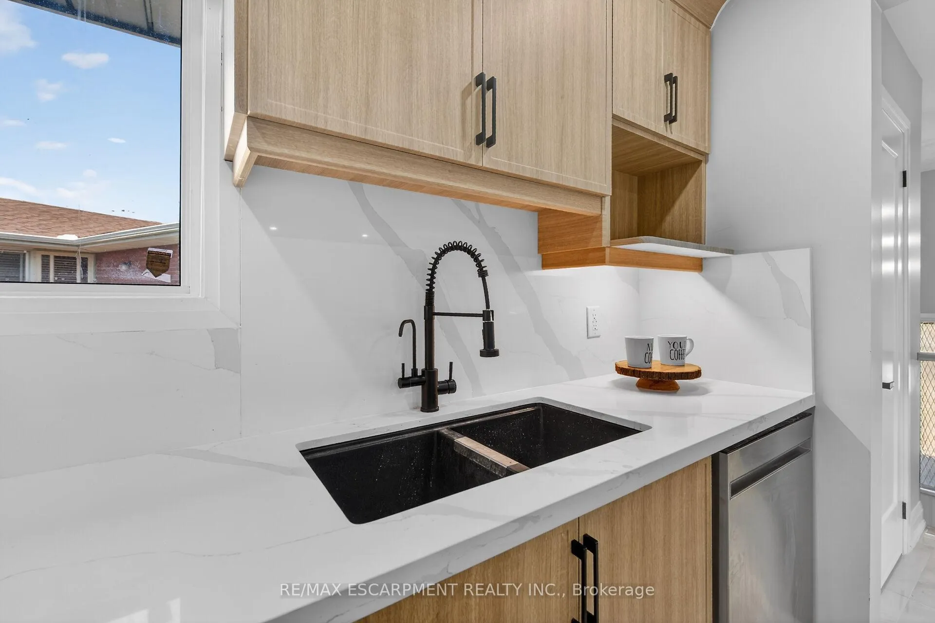 Photo 8 of 83 Riverdale Drive, Hamilton, Riverdale — HOMEH