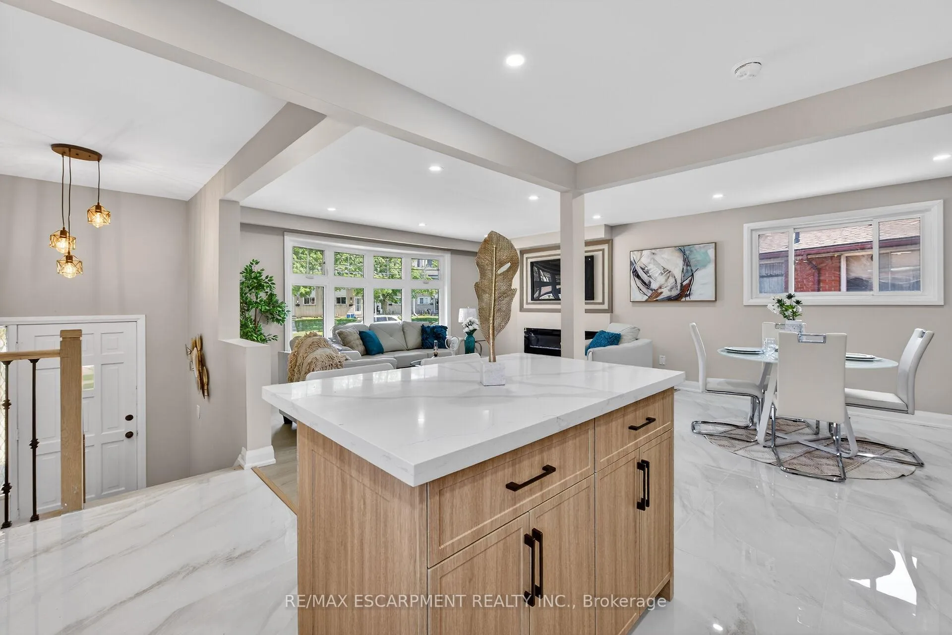 Photo 9 of 83 Riverdale Drive, Hamilton, Riverdale — HOMEH