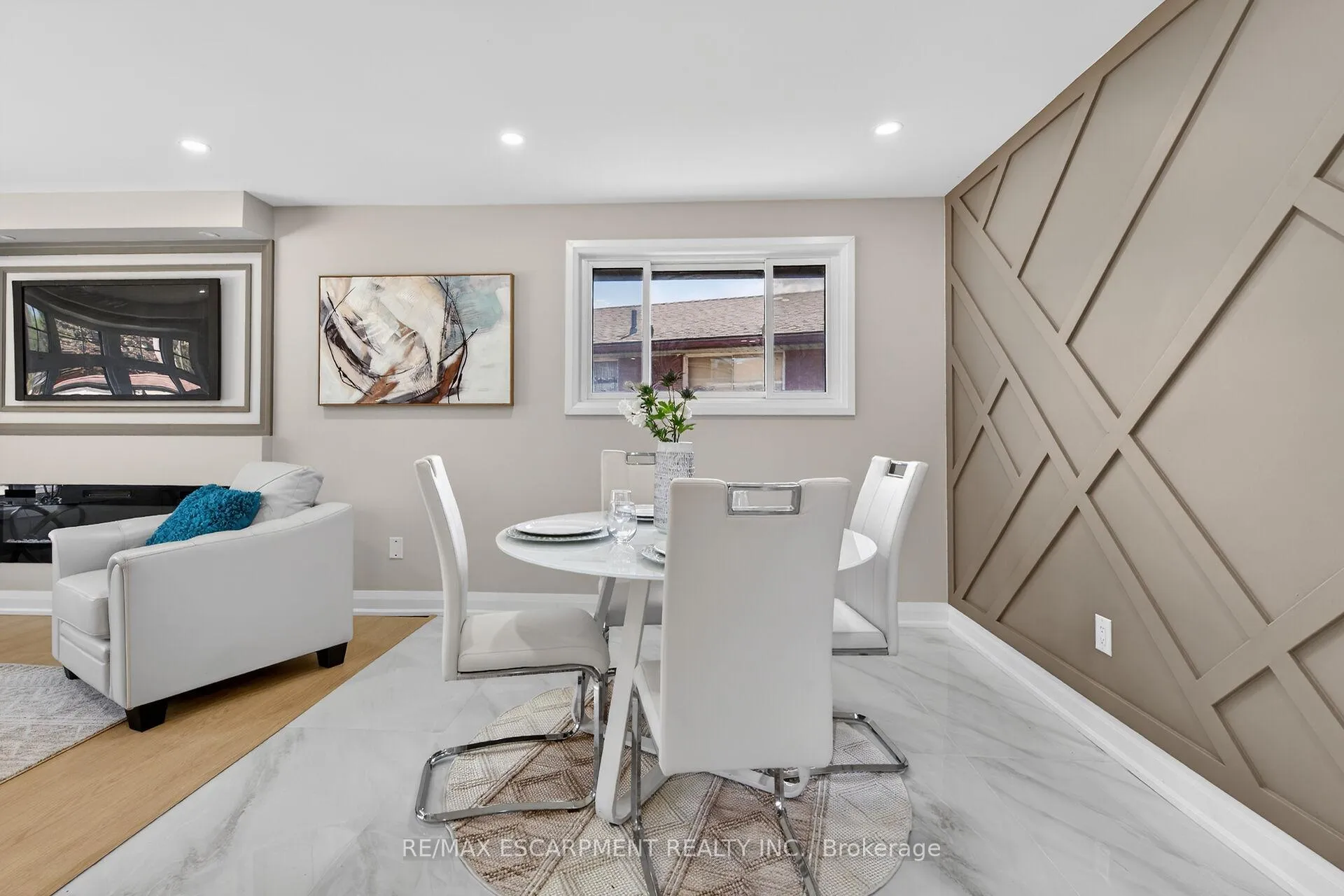 Photo 10 of 83 Riverdale Drive, Hamilton, Riverdale — HOMEH