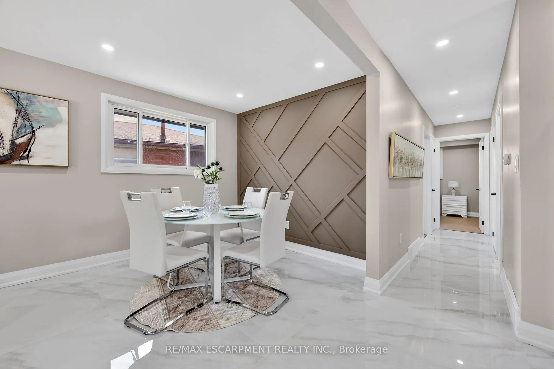 Photo 11 of 83 Riverdale Drive, Hamilton, Riverdale — HOMEH