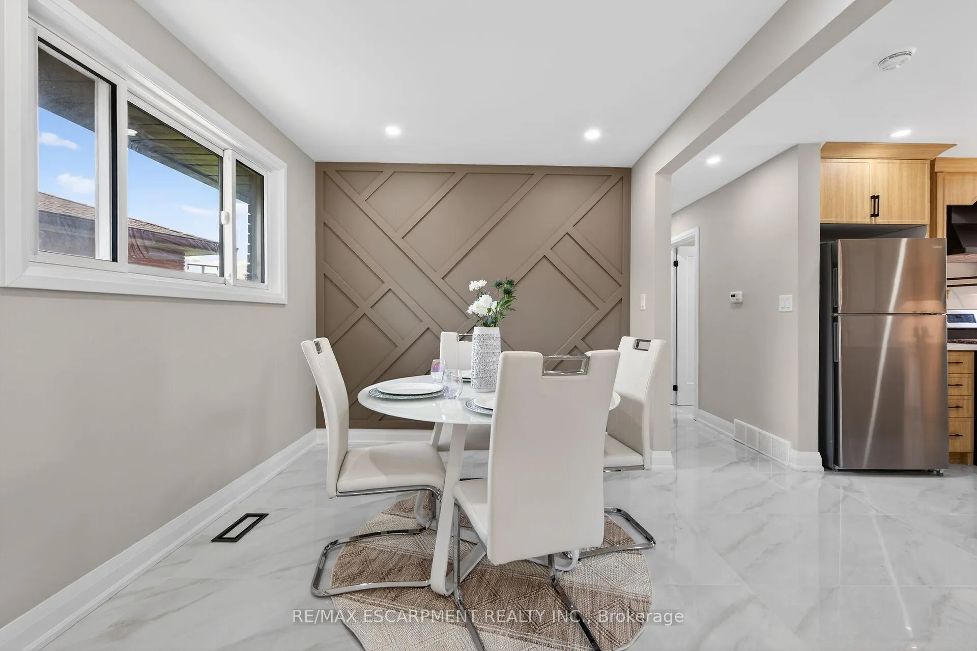Photo 12 of 83 Riverdale Drive, Hamilton, Riverdale — HOMEH