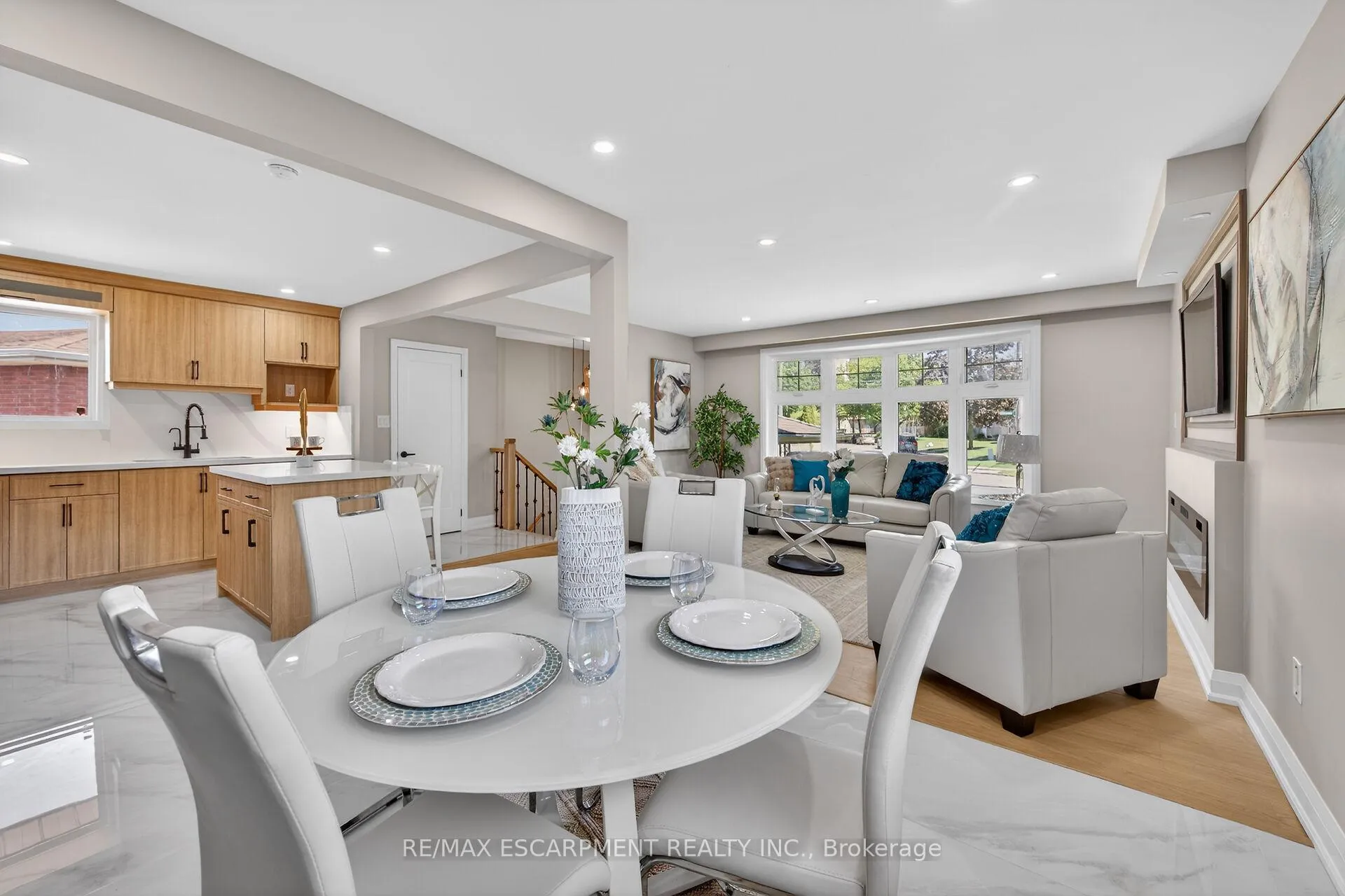 Photo 13 of 83 Riverdale Drive, Hamilton, Riverdale — HOMEH