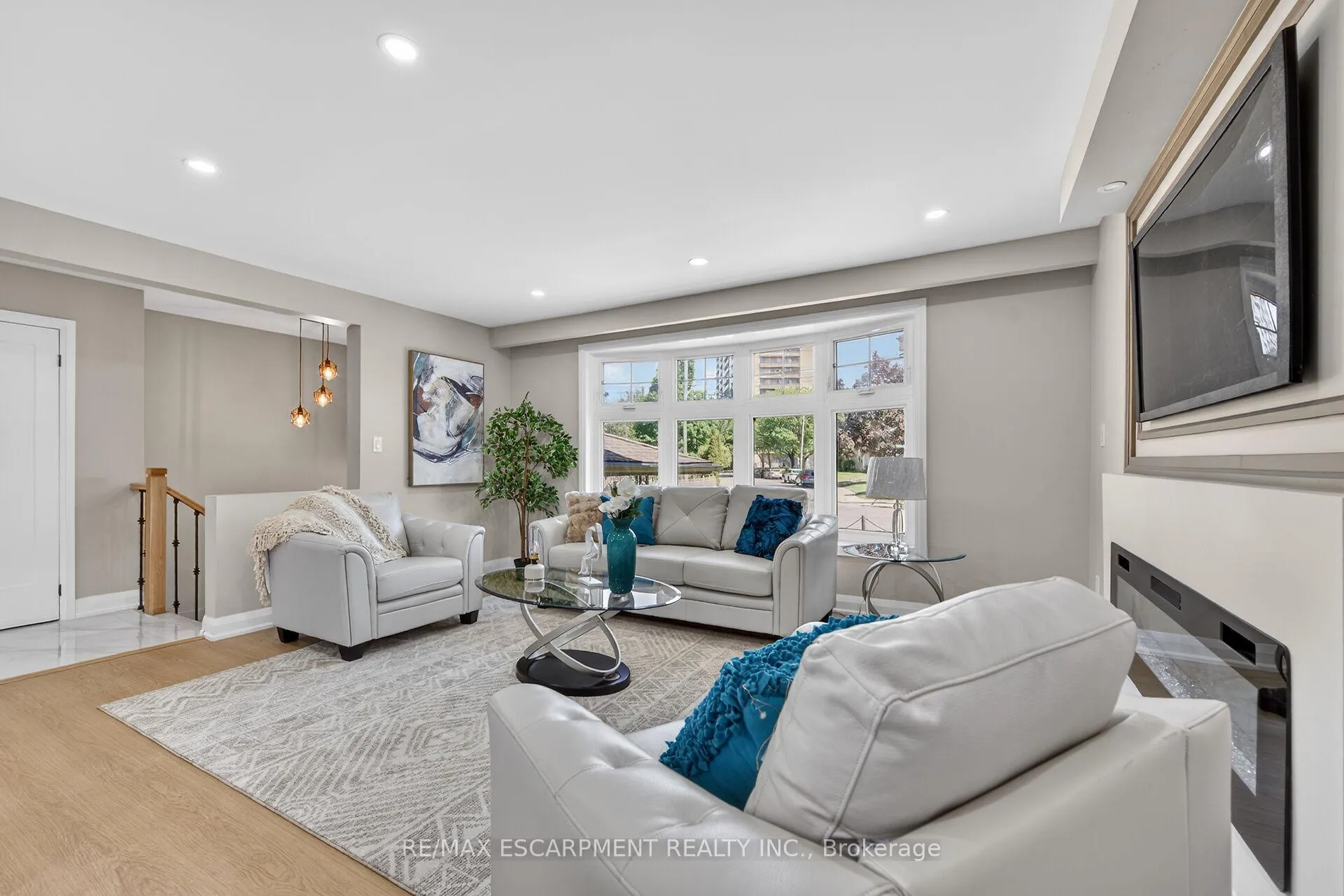 Photo 14 of 83 Riverdale Drive, Hamilton, Riverdale — HOMEH