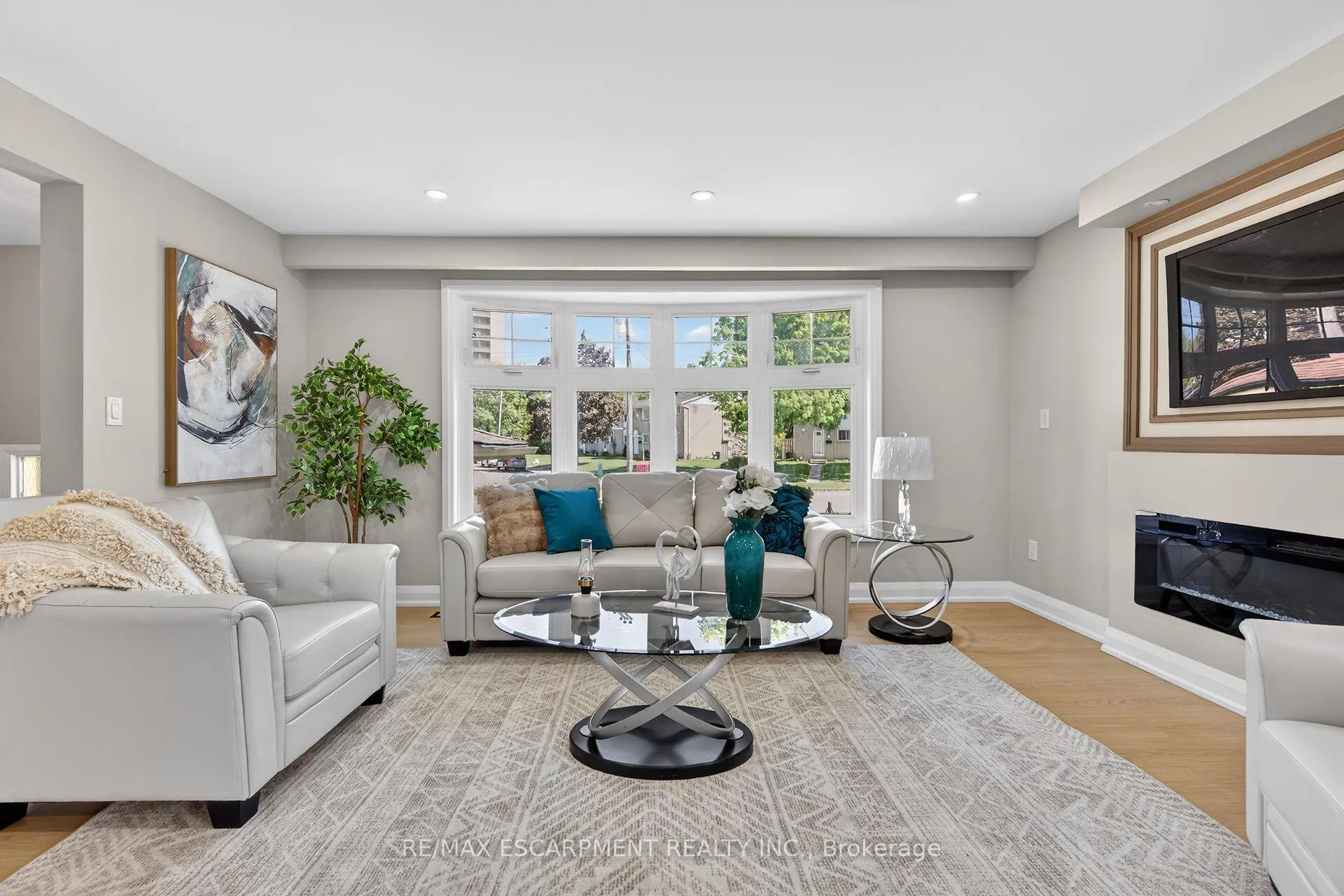 Photo 15 of 83 Riverdale Drive, Hamilton, Riverdale — HOMEH