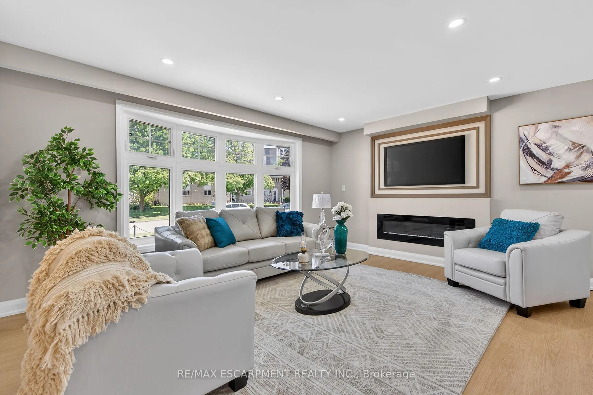 Photo 16 of 83 Riverdale Drive, Hamilton, Riverdale — HOMEH