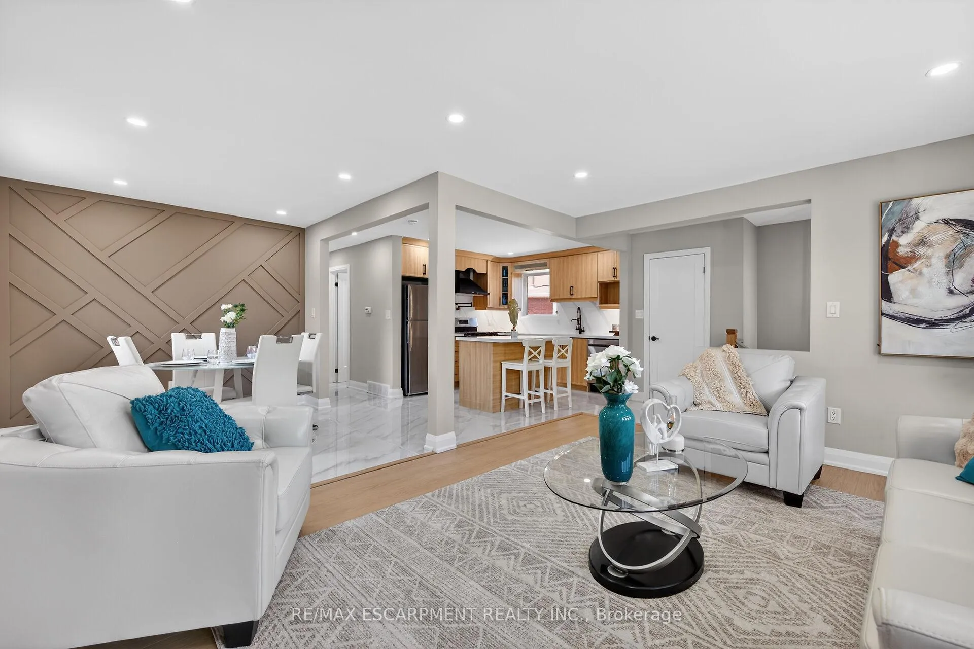 Photo 17 of 83 Riverdale Drive, Hamilton, Riverdale — HOMEH