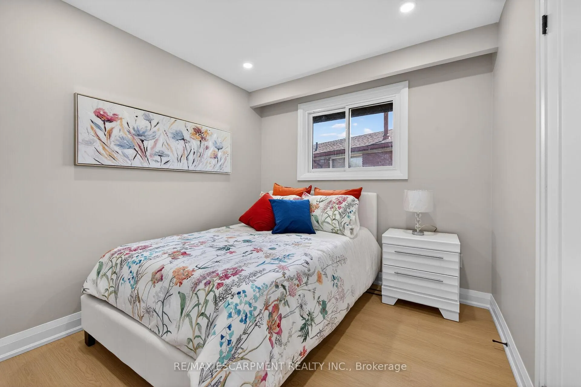 Photo 26 of 83 Riverdale Drive, Hamilton, Riverdale — HOMEH