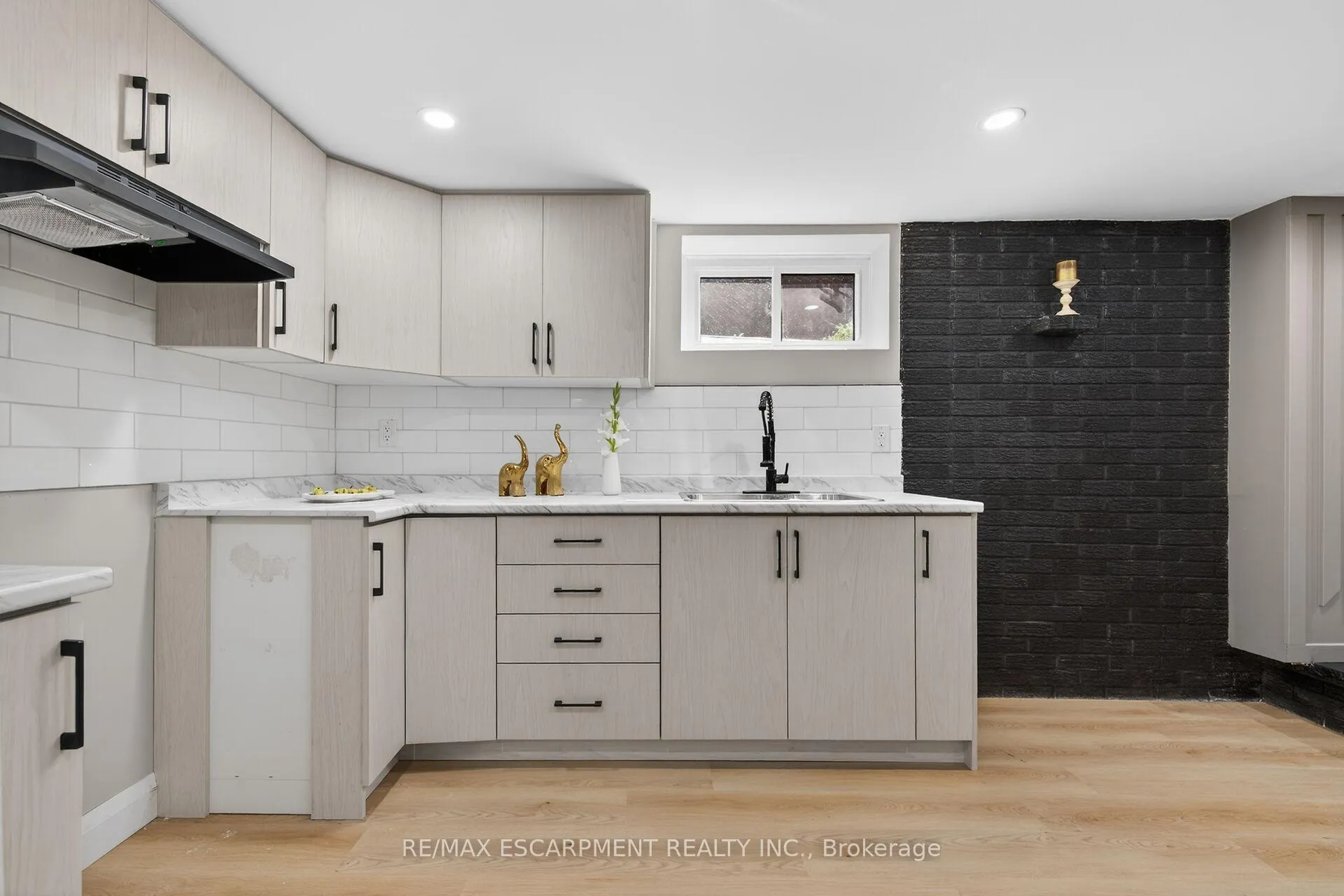 Photo 30 of 83 Riverdale Drive, Hamilton, Riverdale — HOMEH