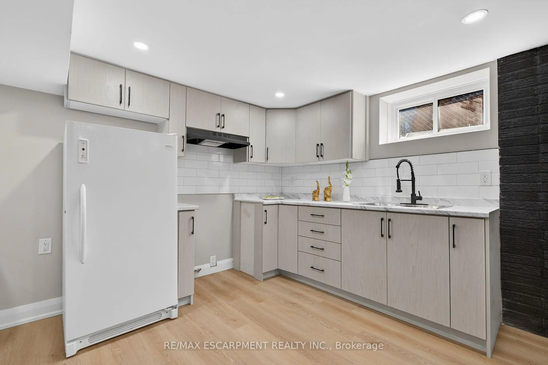 Photo 32 of 83 Riverdale Drive, Hamilton, Riverdale — HOMEH