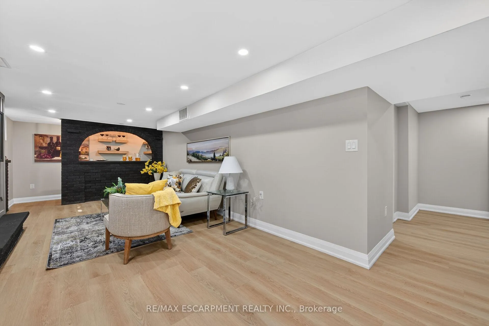 Photo 33 of 83 Riverdale Drive, Hamilton, Riverdale — HOMEH