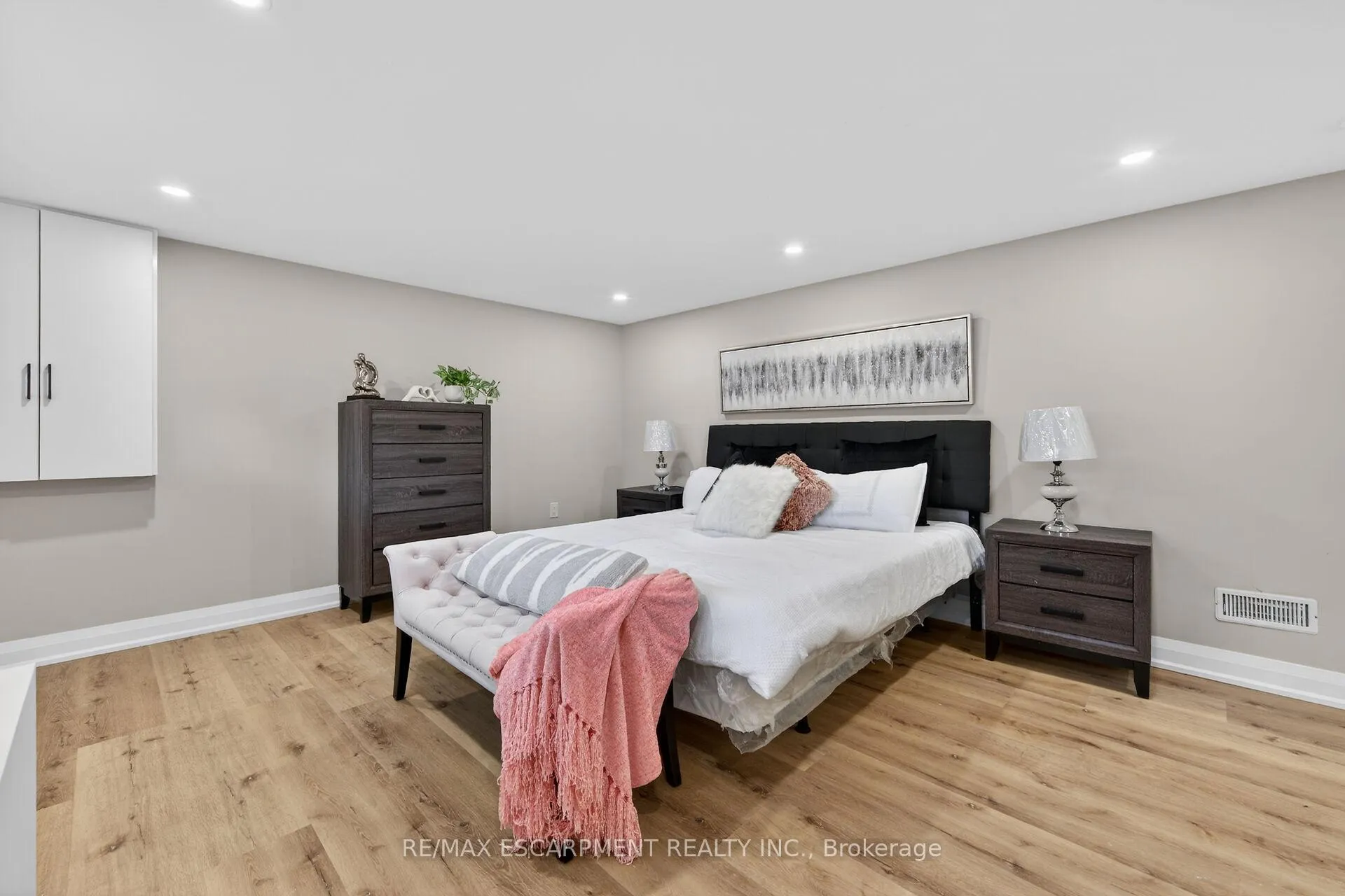Photo 40 of 83 Riverdale Drive, Hamilton, Riverdale — HOMEH