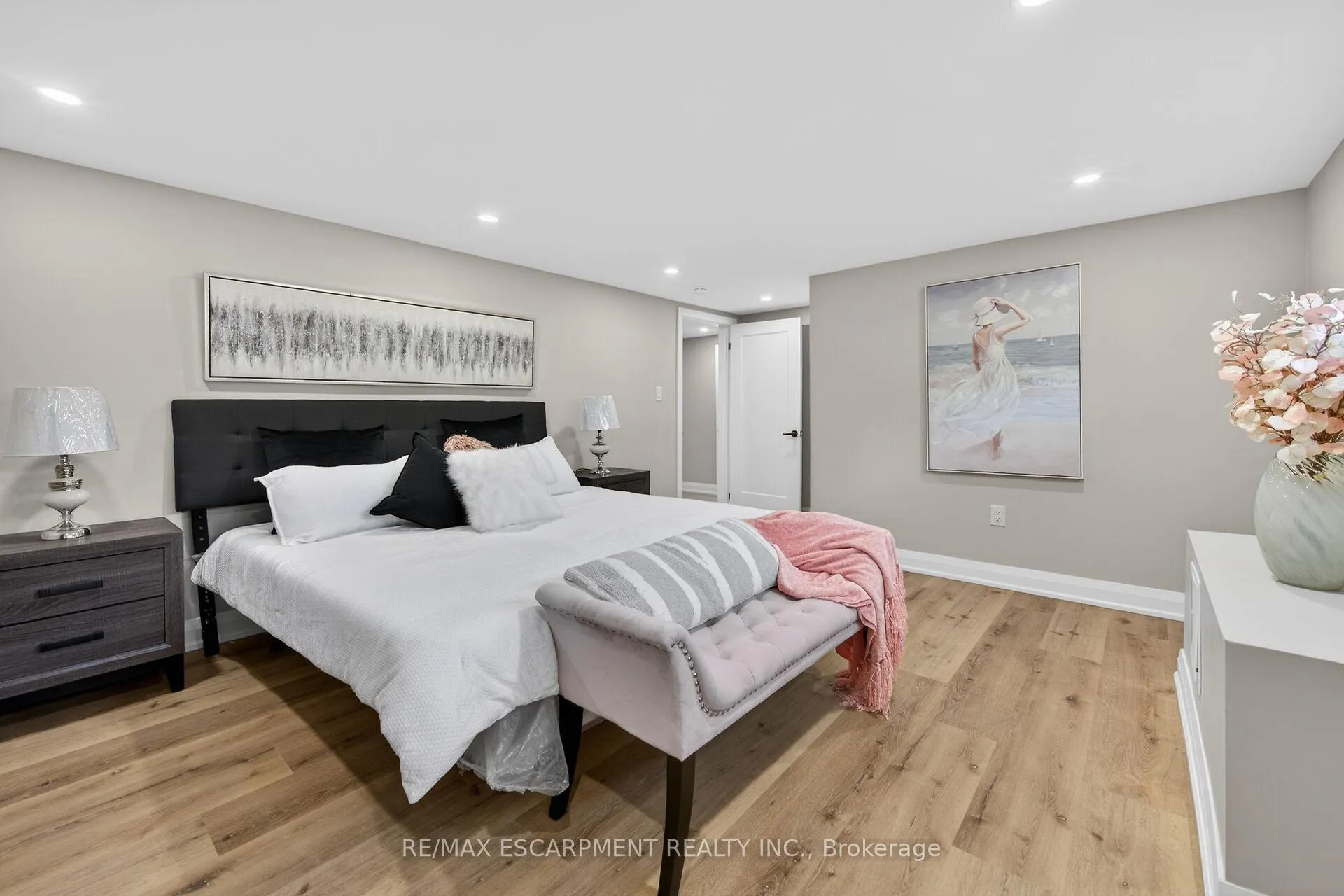 Photo 41 of 83 Riverdale Drive, Hamilton, Riverdale — HOMEH
