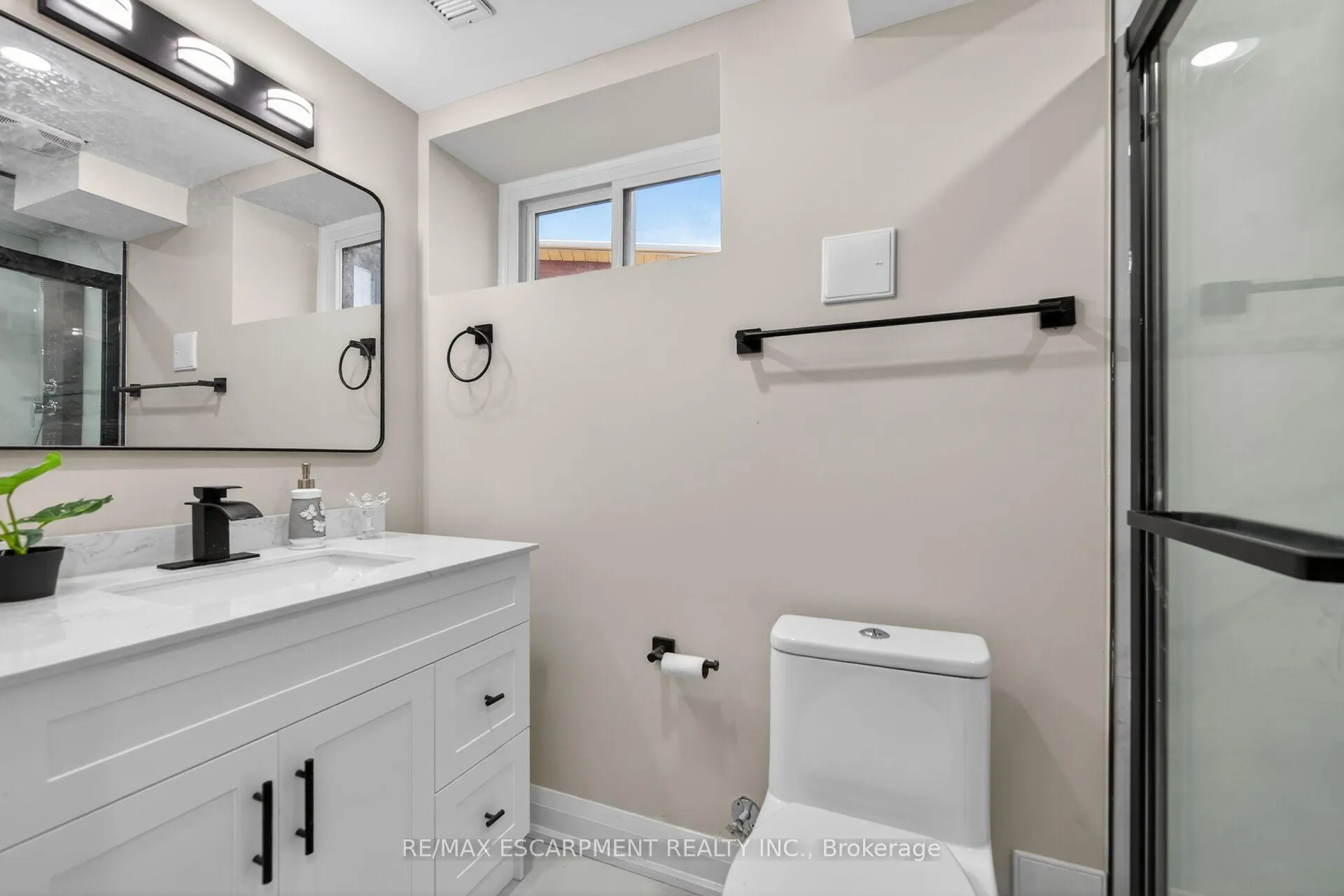 Photo 45 of 83 Riverdale Drive, Hamilton, Riverdale — HOMEH