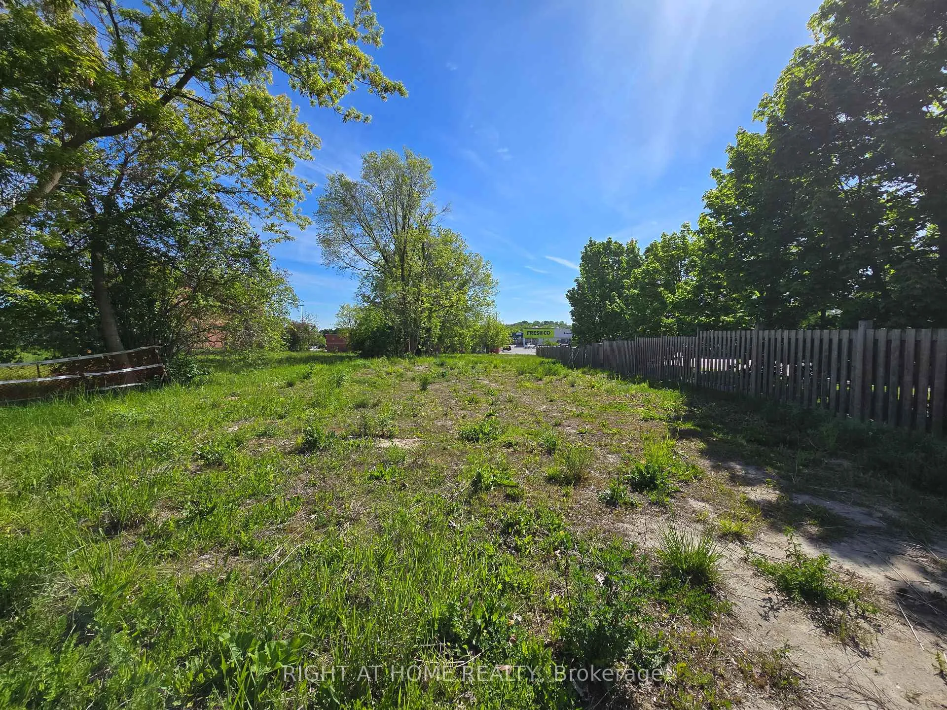 Photo 3 of 455 The Queensway South, Georgina, Keswick South — HOMEH