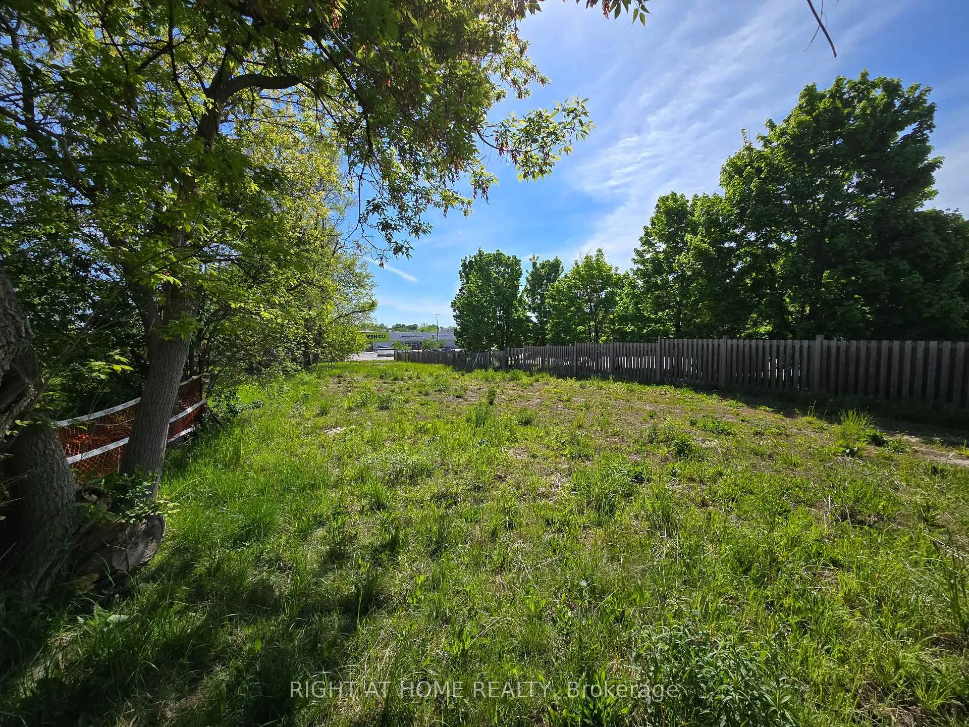 Photo 4 of 455 The Queensway South, Georgina, Keswick South — HOMEH