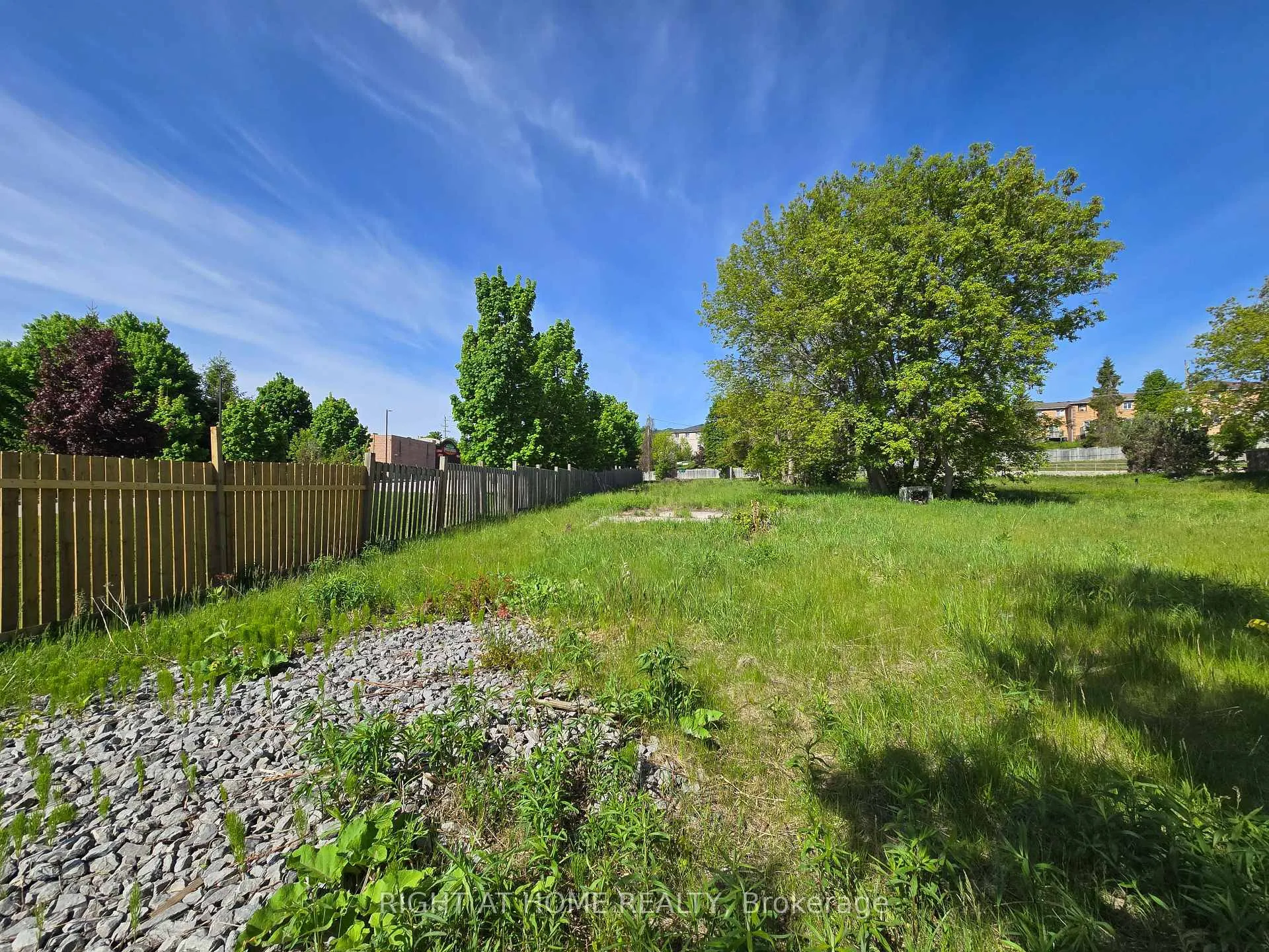 Photo 6 of 455 The Queensway South, Georgina, Keswick South — HOMEH