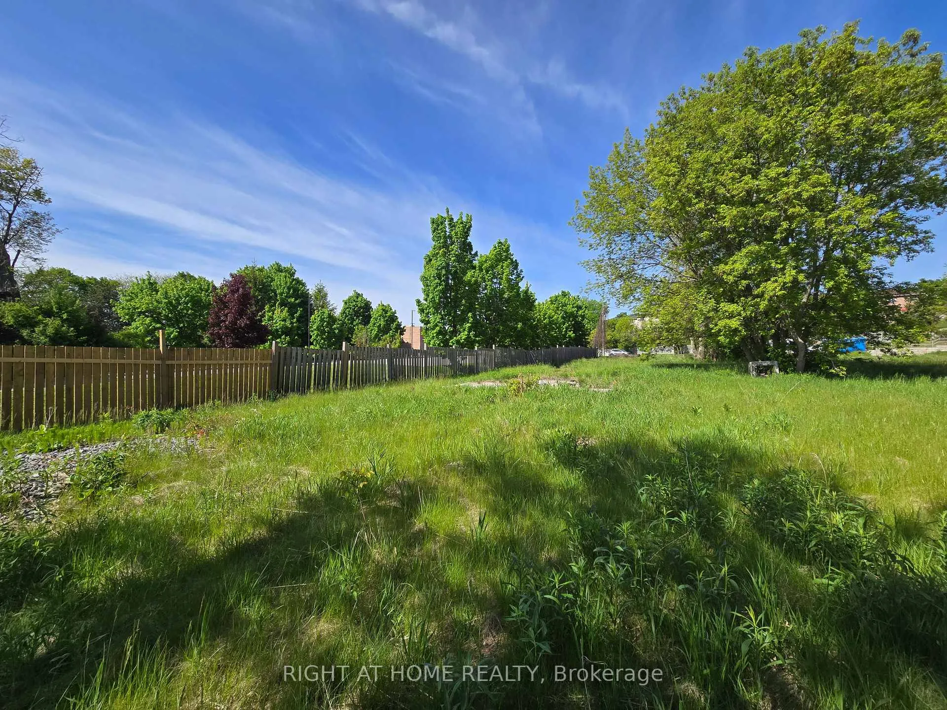 Photo 7 of 455 The Queensway South, Georgina, Keswick South — HOMEH
