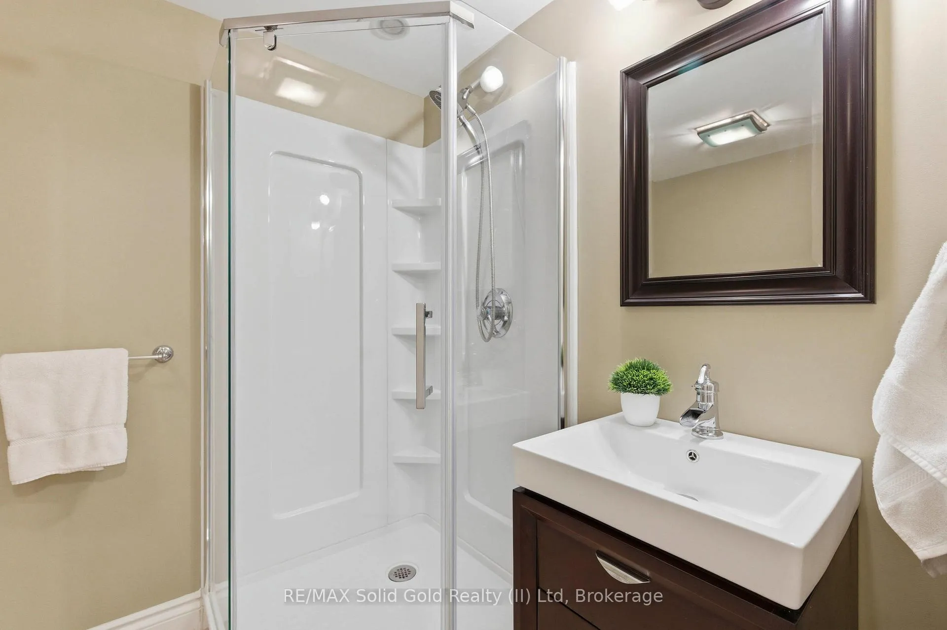 Photo 27 of 1068 Cameron Road, North Dumfries, Ayr — HOMEH