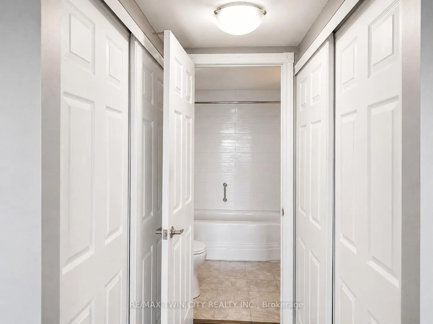 Photo 8 of Unit 703, 237 King Street W, Cambridge, Preston North — HOMEH