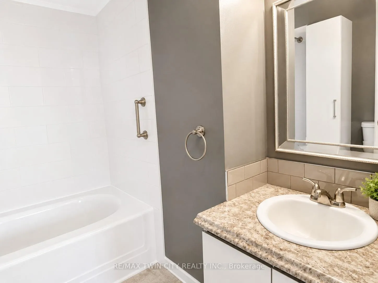 Photo 10 of Unit 703, 237 King Street W, Cambridge, Preston North — HOMEH