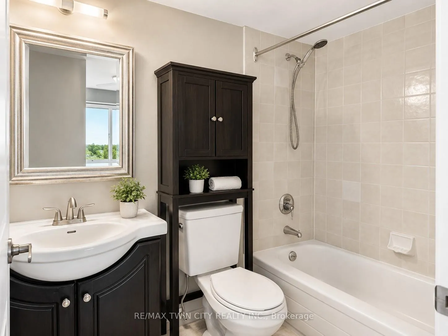 Photo 12 of Unit 703, 237 King Street W, Cambridge, Preston North — HOMEH