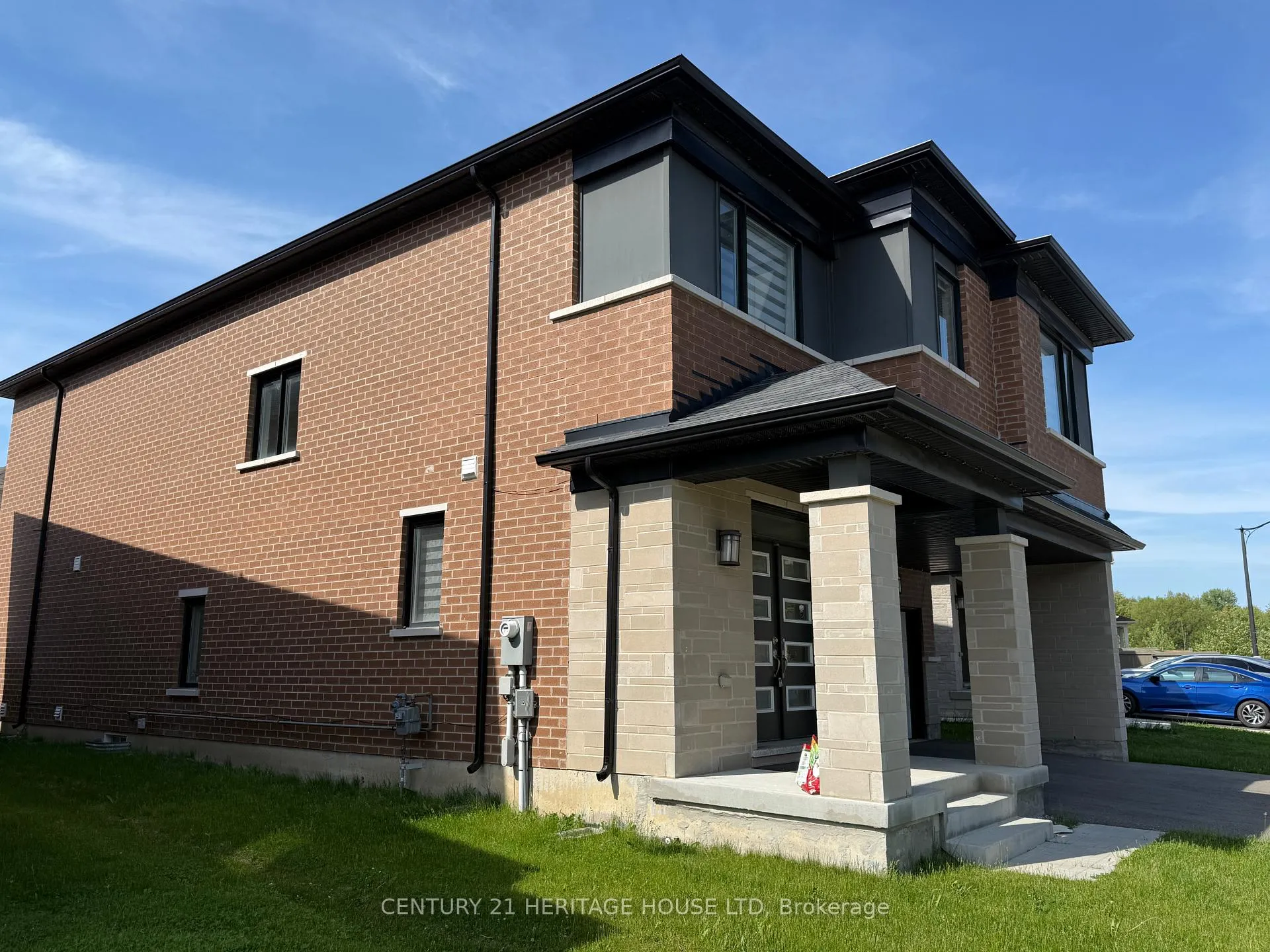 Photo 2 of 18 Dolucci Crescent E, Brampton, Northwest Brampton — HOMEH