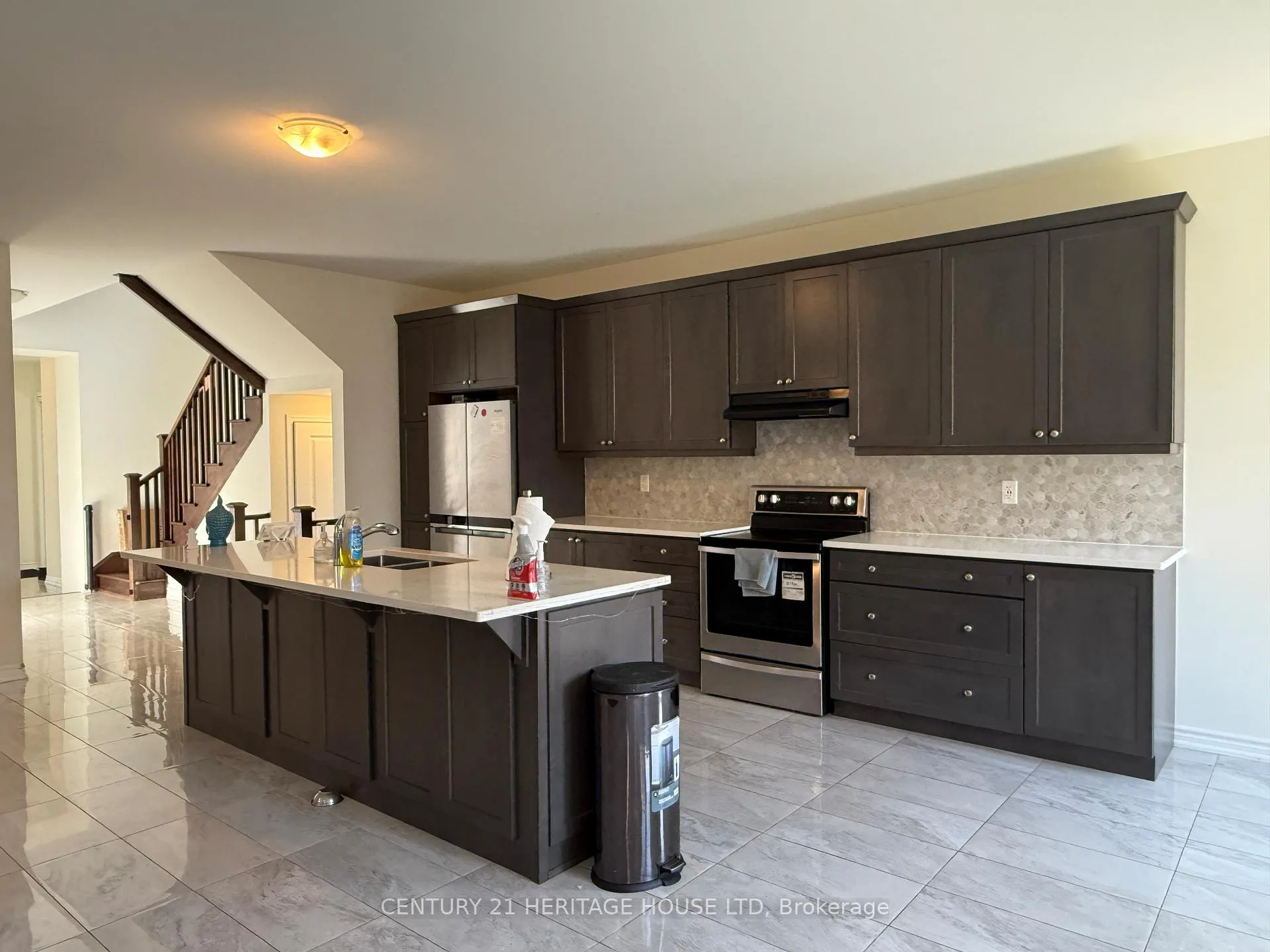 Photo 9 of 18 Dolucci Crescent E, Brampton, Northwest Brampton — HOMEH