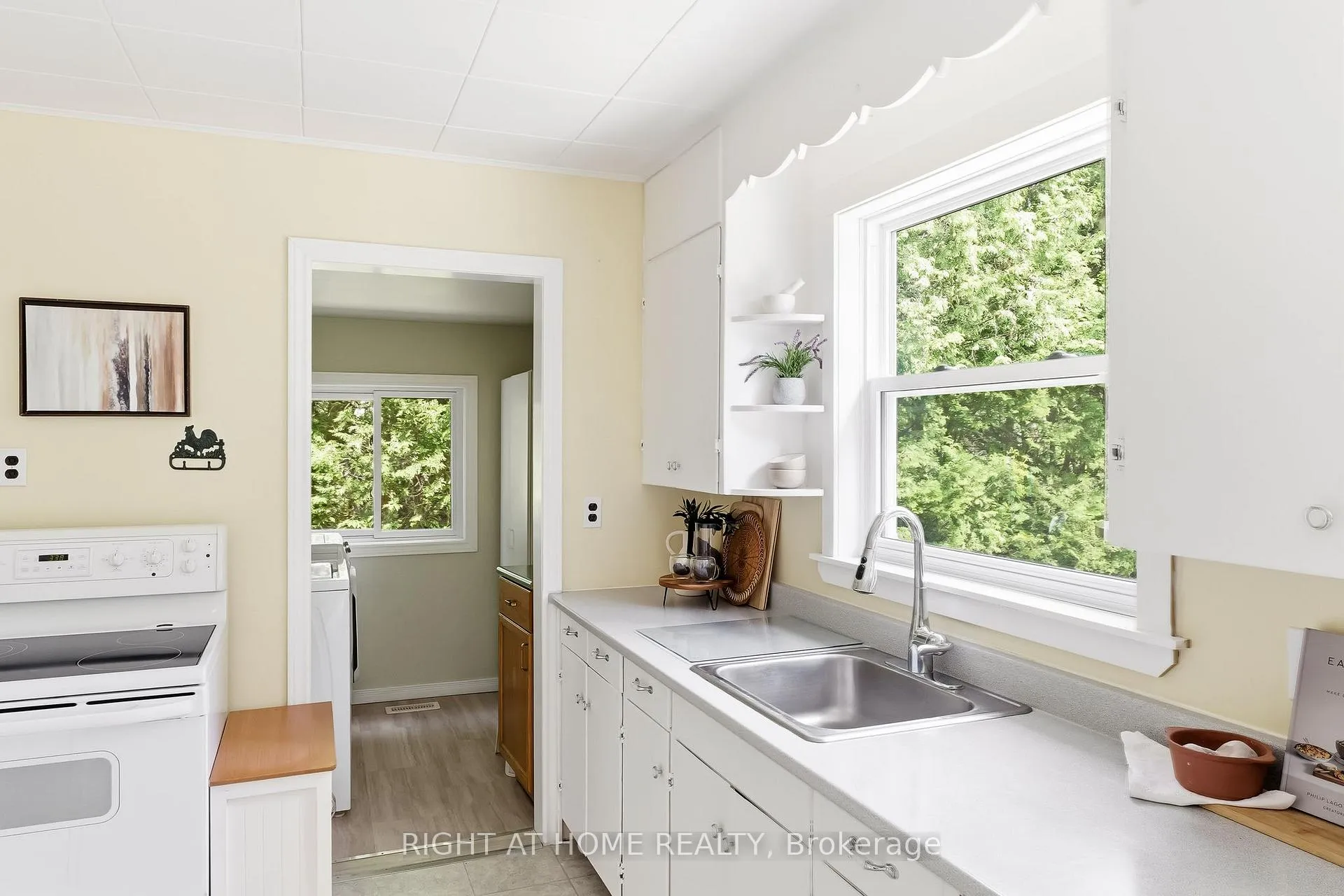 Photo 7 of 8601 Lander Road, Hamilton Township, Rural Hamilton — HOMEH