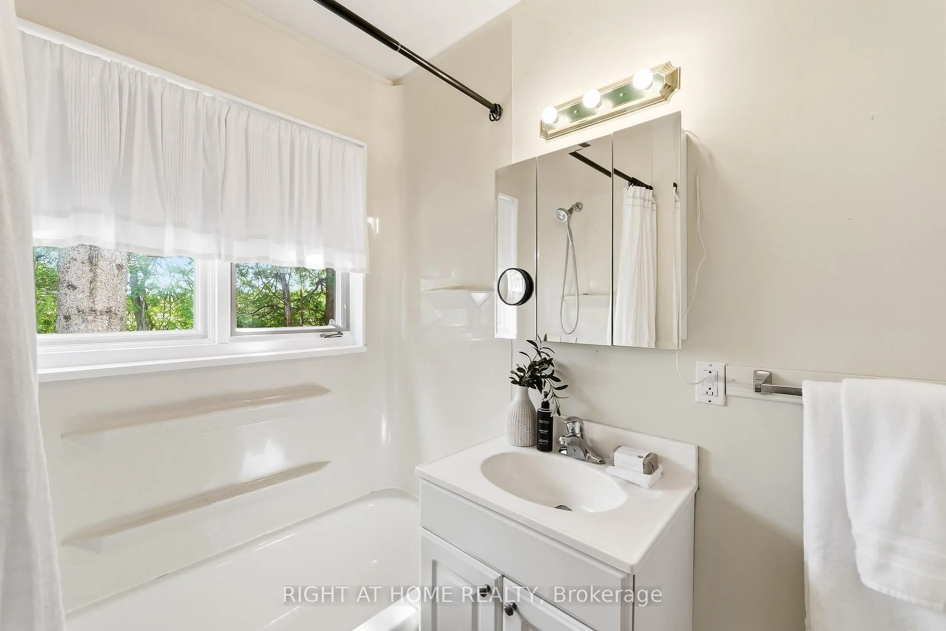 Photo 22 of 8601 Lander Road, Hamilton Township, Rural Hamilton — HOMEH