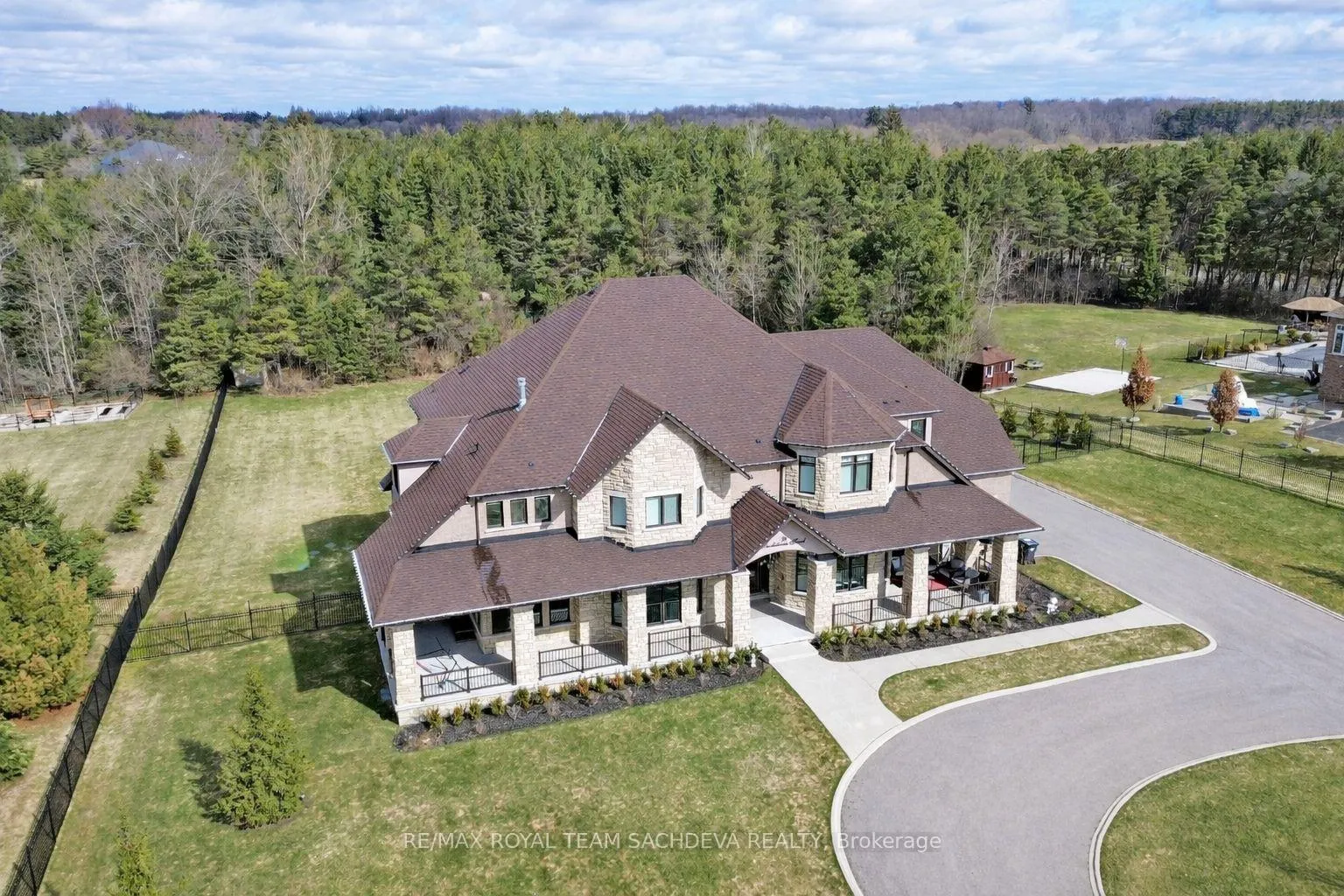 Photo 1 of 76 Buckstown Trail, Caledon, Palgrave — HOMEH