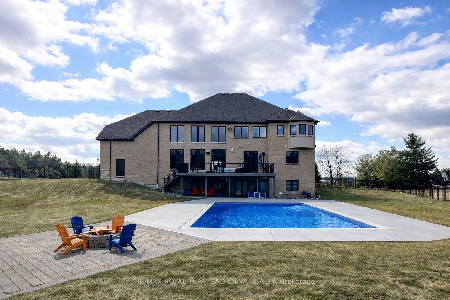 Photo 2 of 76 Buckstown Trail, Caledon, Palgrave — HOMEH