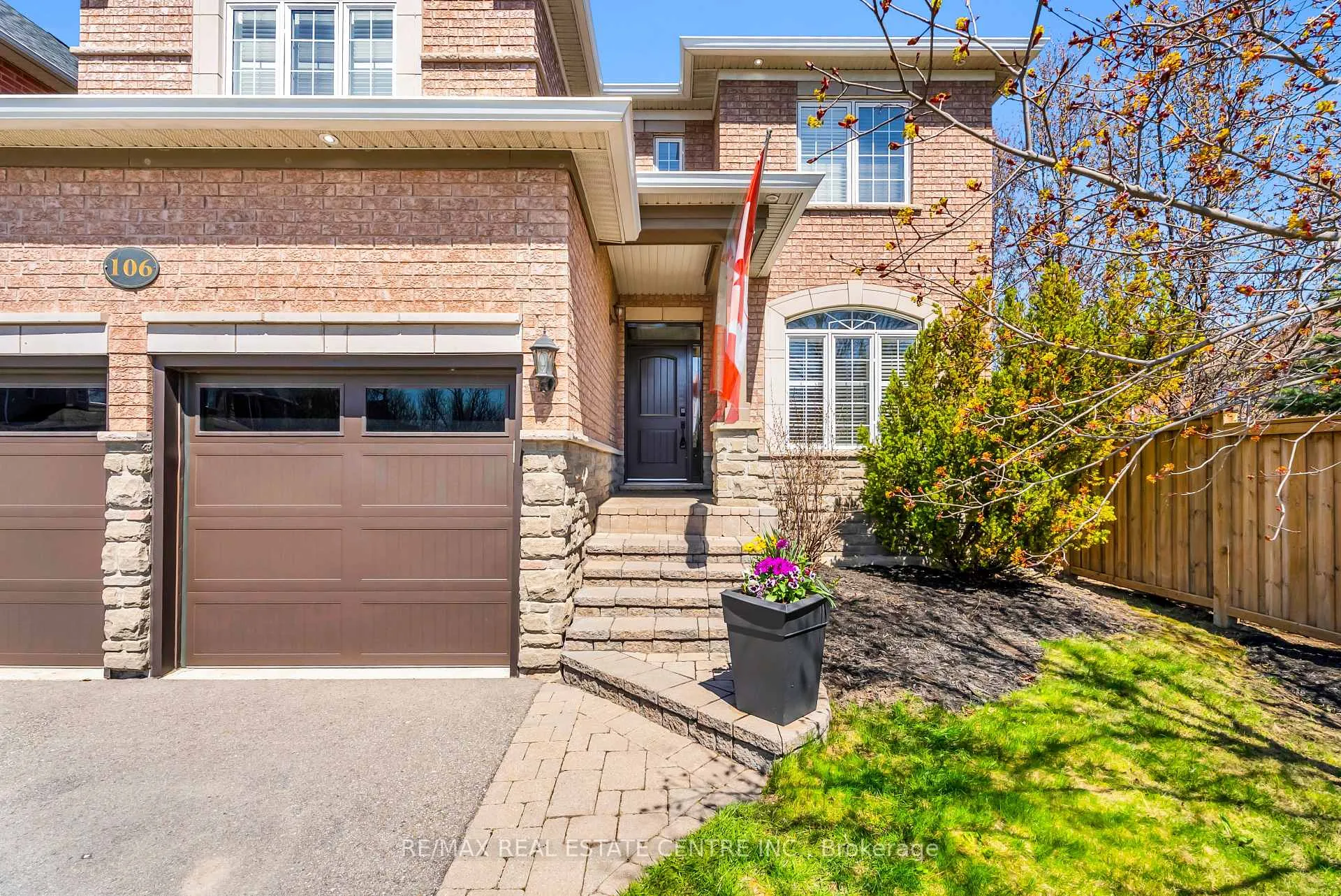 Photo 2 of 106 Belmont Boulevard, Halton Hills, Georgetown — HOMEH