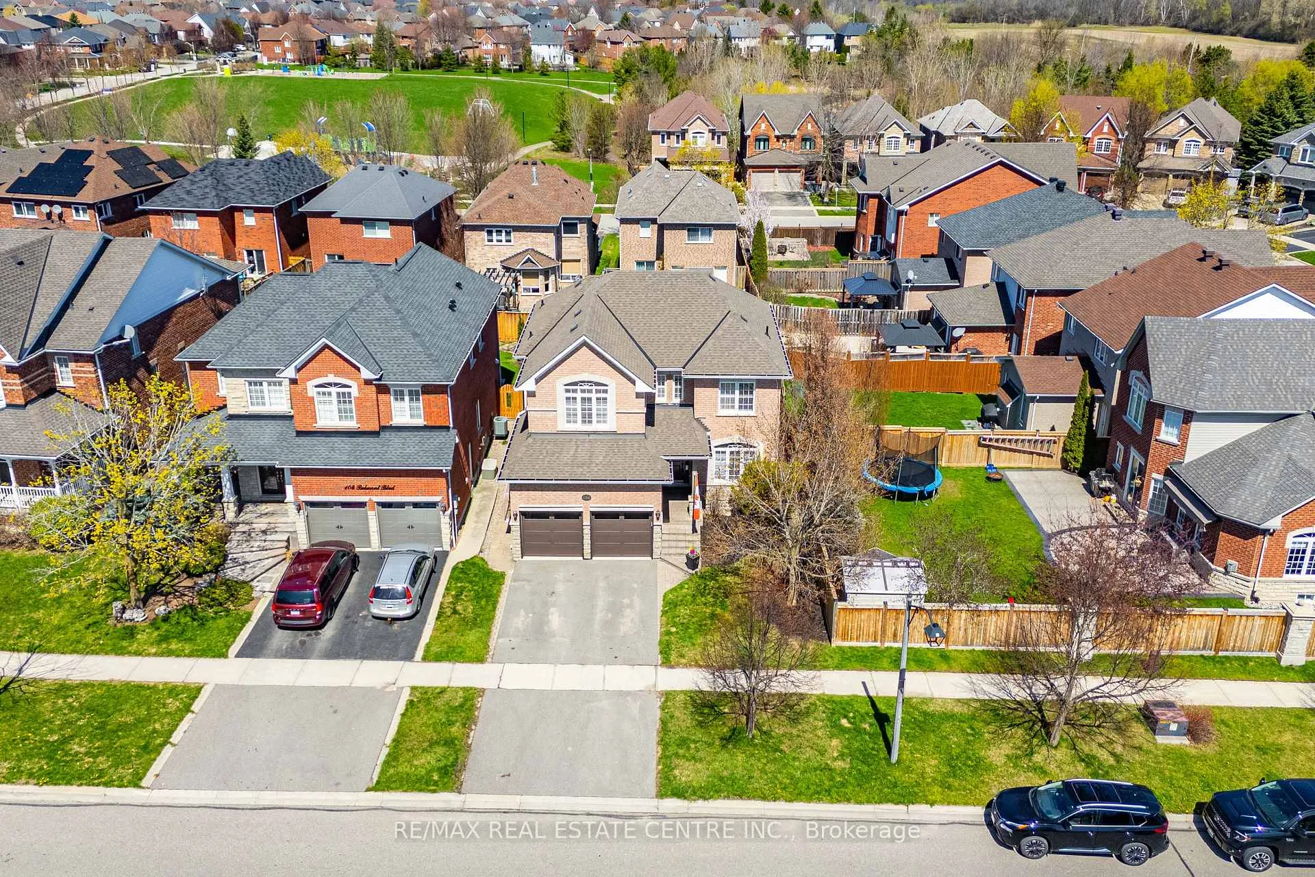 Photo 4 of 106 Belmont Boulevard, Halton Hills, Georgetown — HOMEH