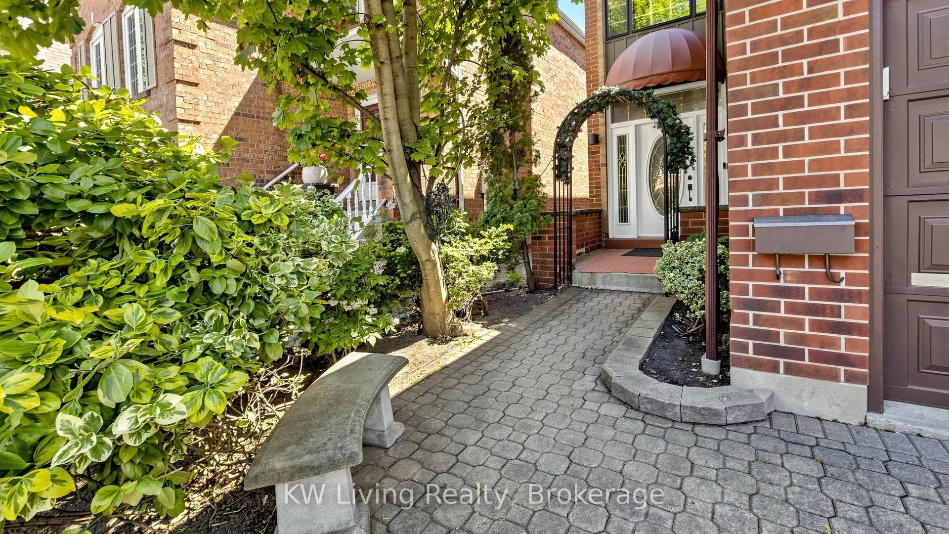 Photo 2 of 4251 Lastrada Heights, Mississauga, Creditview — HOMEH