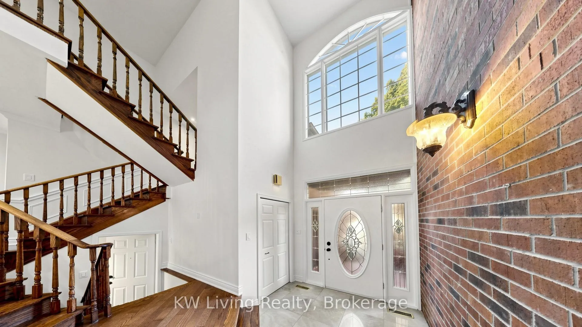 Photo 3 of 4251 Lastrada Heights, Mississauga, Creditview — HOMEH