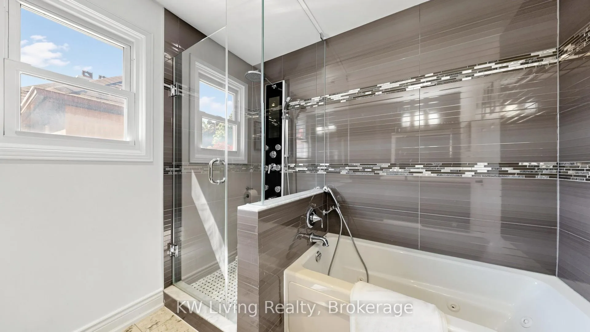 Photo 37 of 4251 Lastrada Heights, Mississauga, Creditview — HOMEH