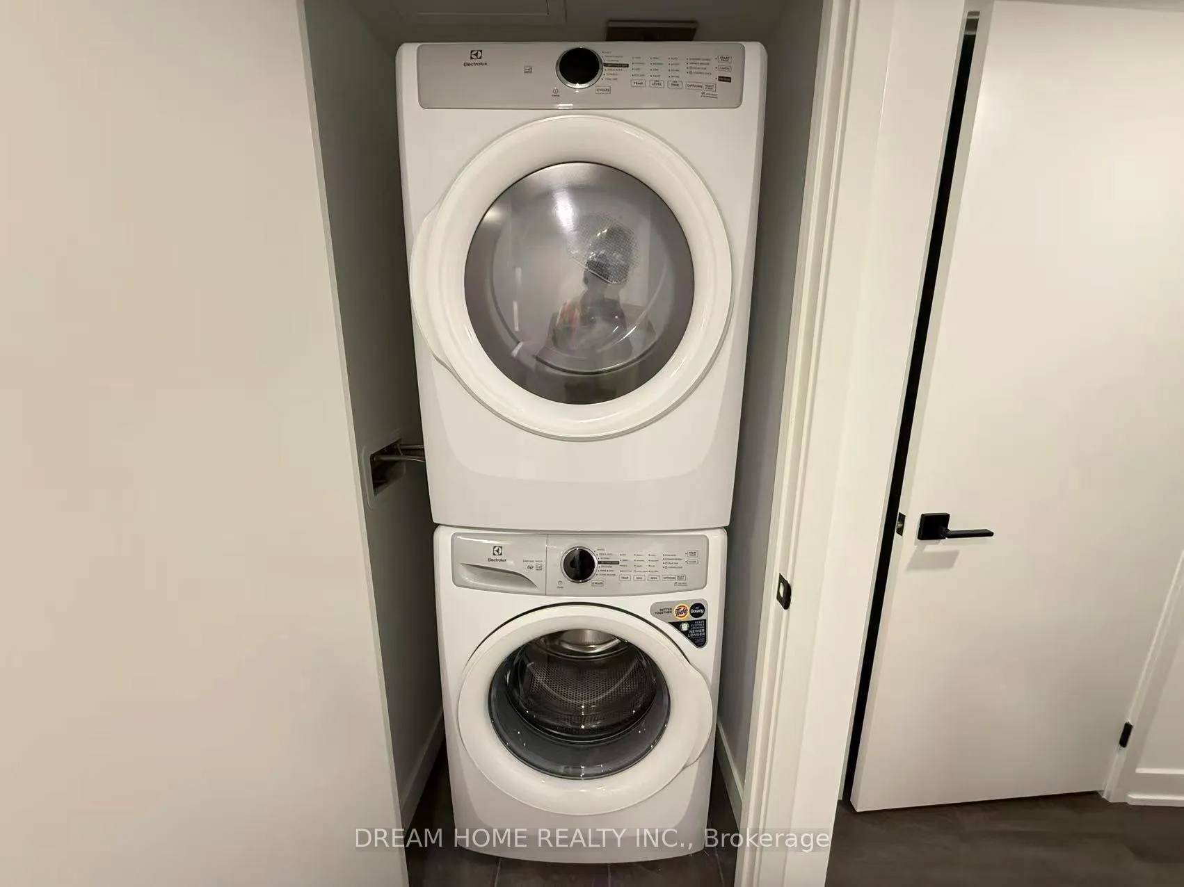 Photo 10 of Unit 906, 609 Sherborne Street, Toronto, North St. James Town — HOMEH