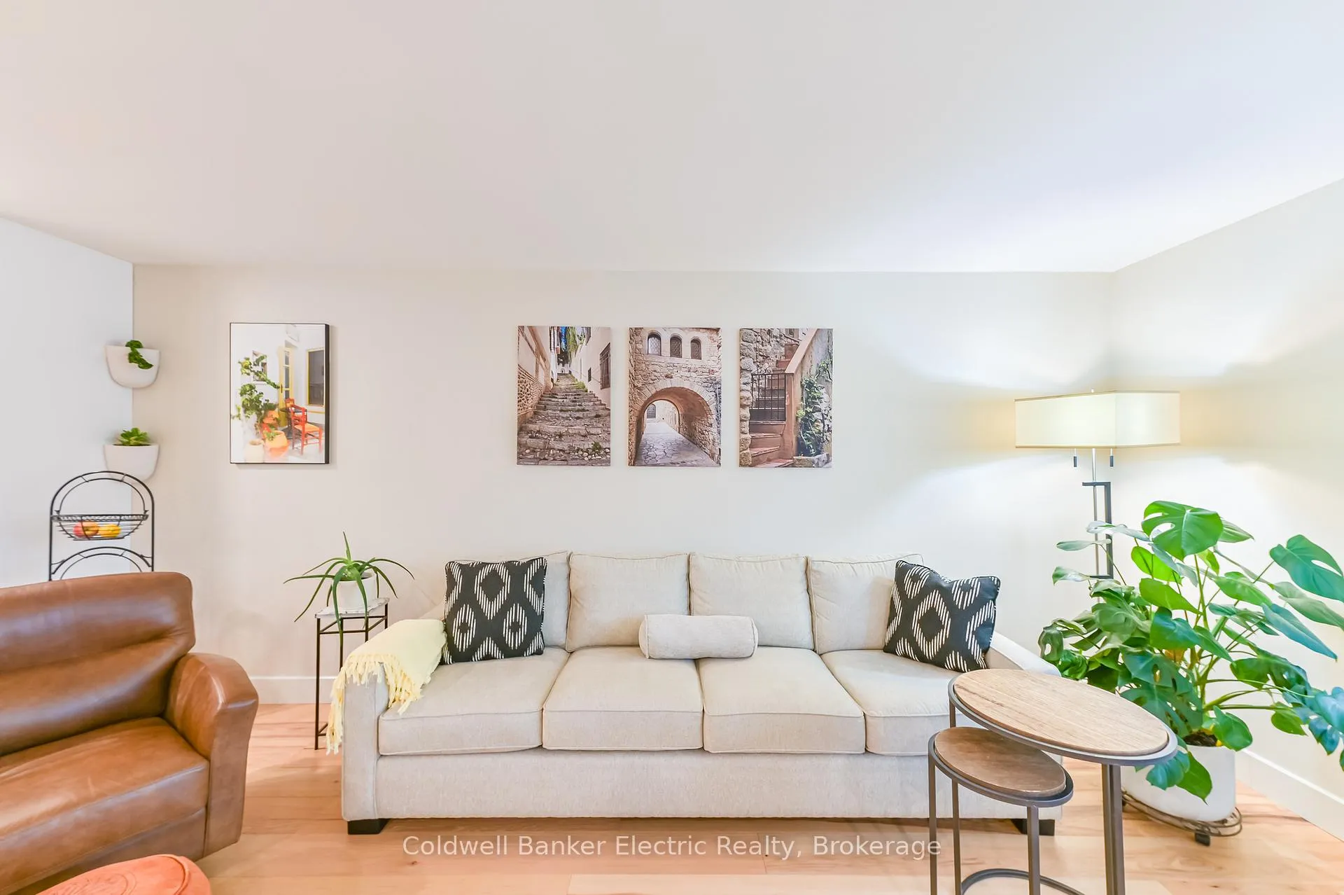 Photo 6 of 872 Cumberland Avenue, Peterborough, Northcrest Ward 5 — HOMEH