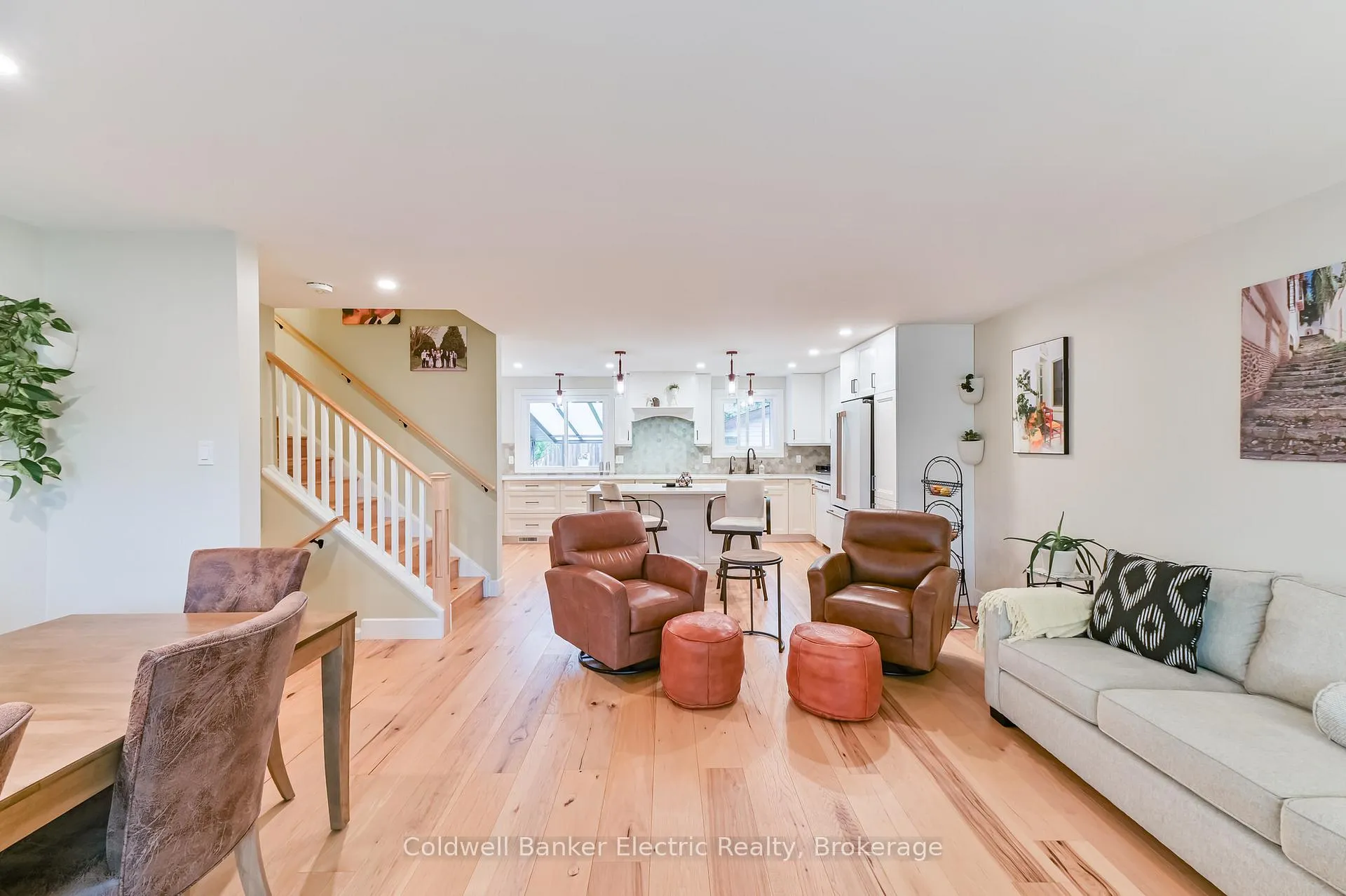 Photo 7 of 872 Cumberland Avenue, Peterborough, Northcrest Ward 5 — HOMEH