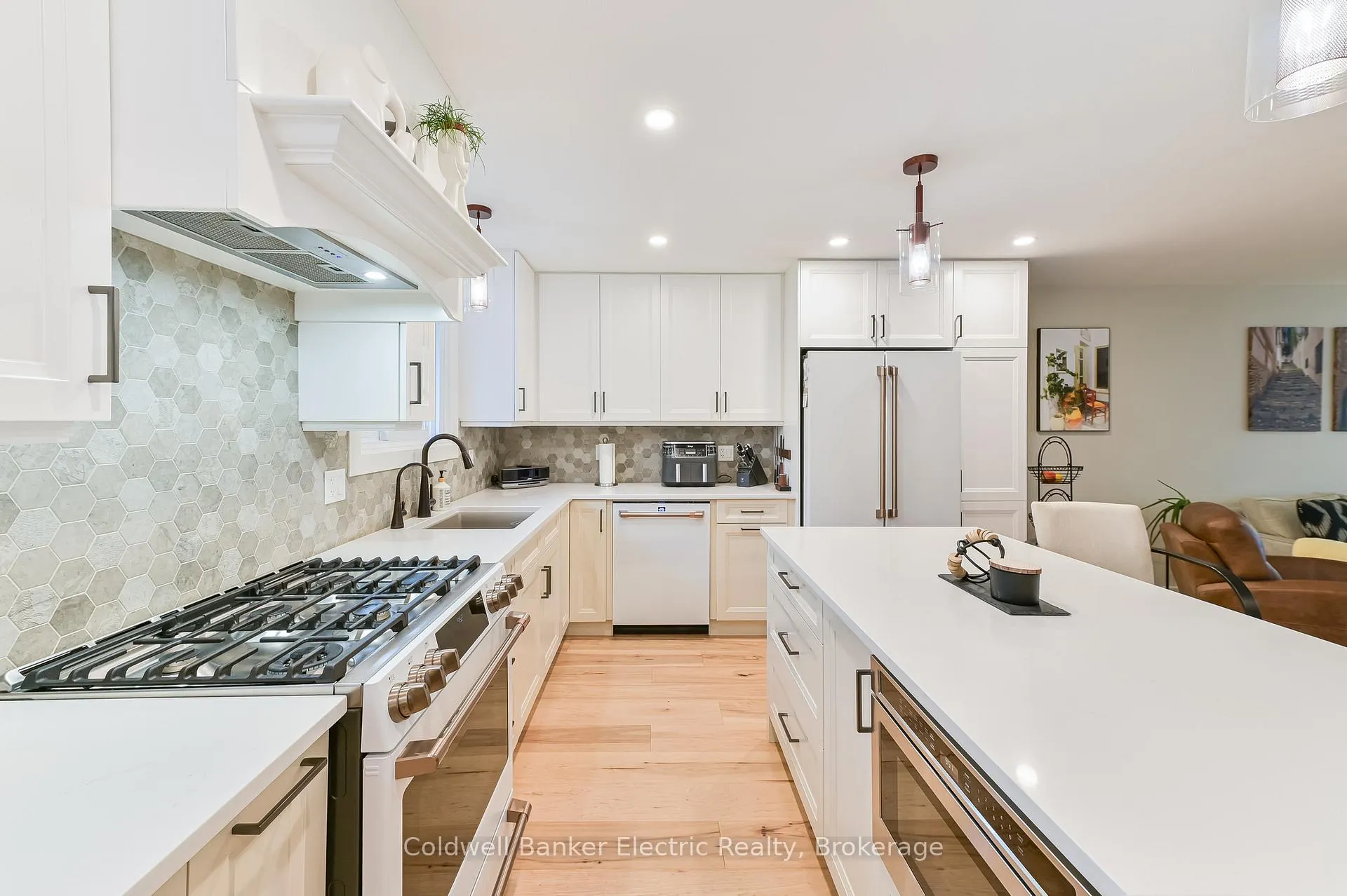 Photo 13 of 872 Cumberland Avenue, Peterborough, Northcrest Ward 5 — HOMEH
