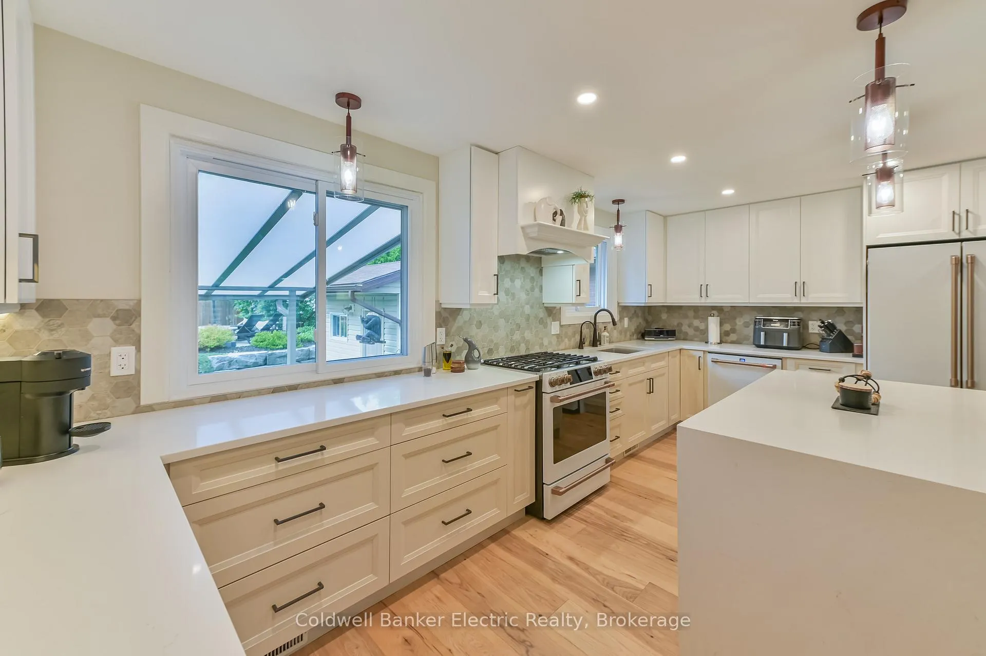 Photo 14 of 872 Cumberland Avenue, Peterborough, Northcrest Ward 5 — HOMEH